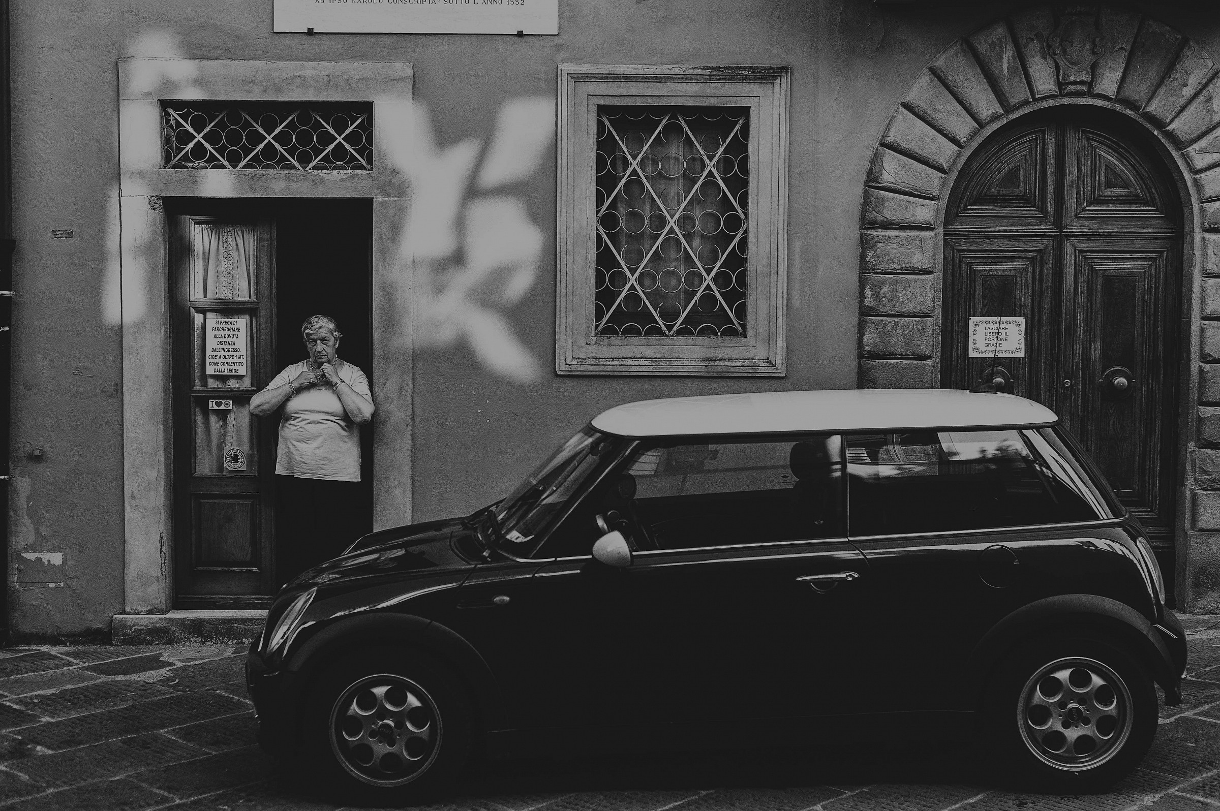 Montecarlo _ Posteggio selvaggio