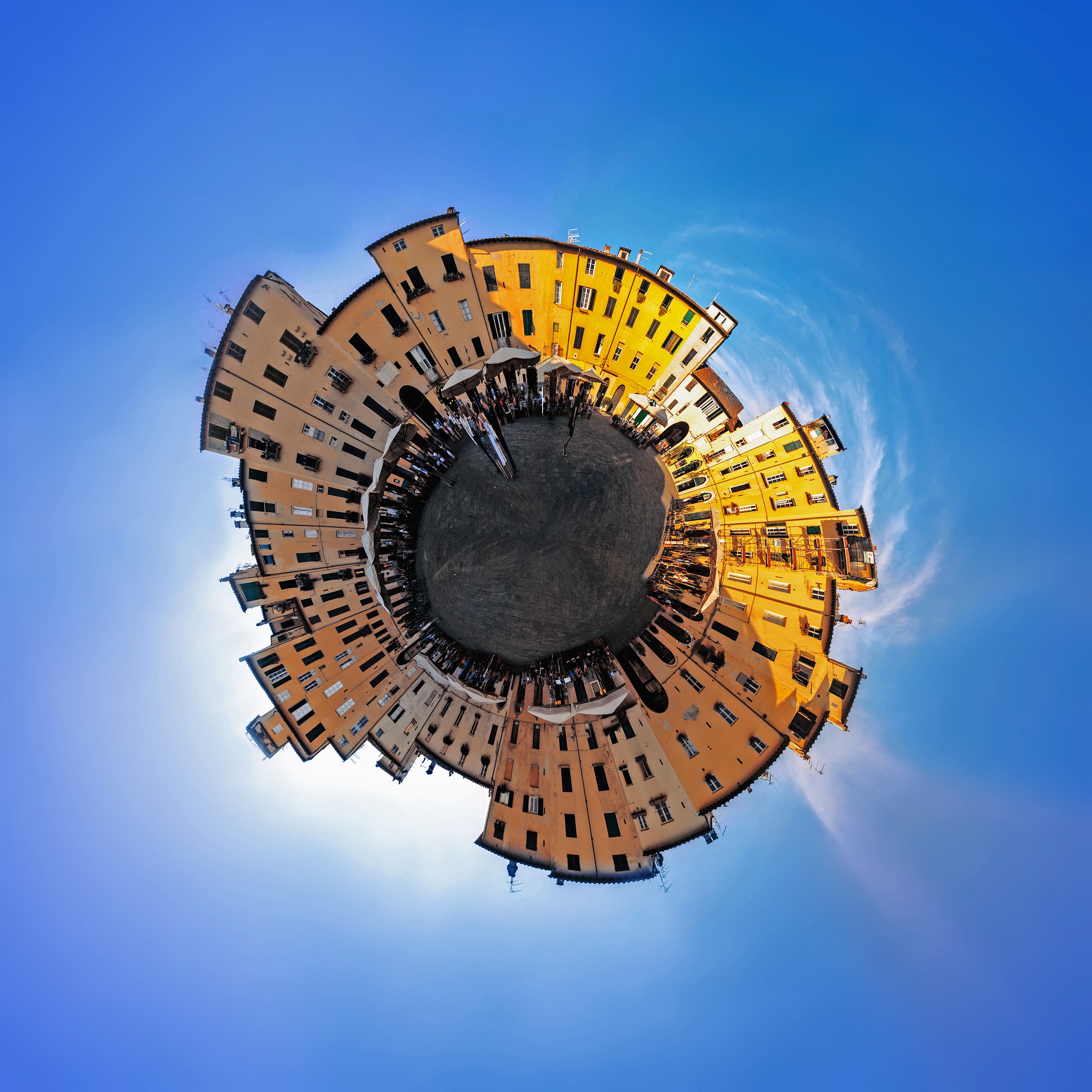 Lucca - Piazza anfiteatro