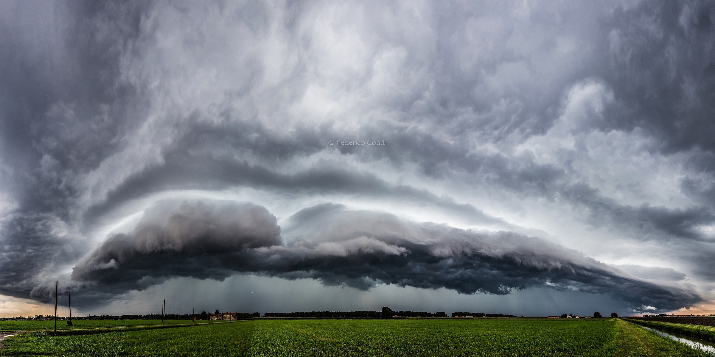 Maestosa Shelf Cloud su Ferrara