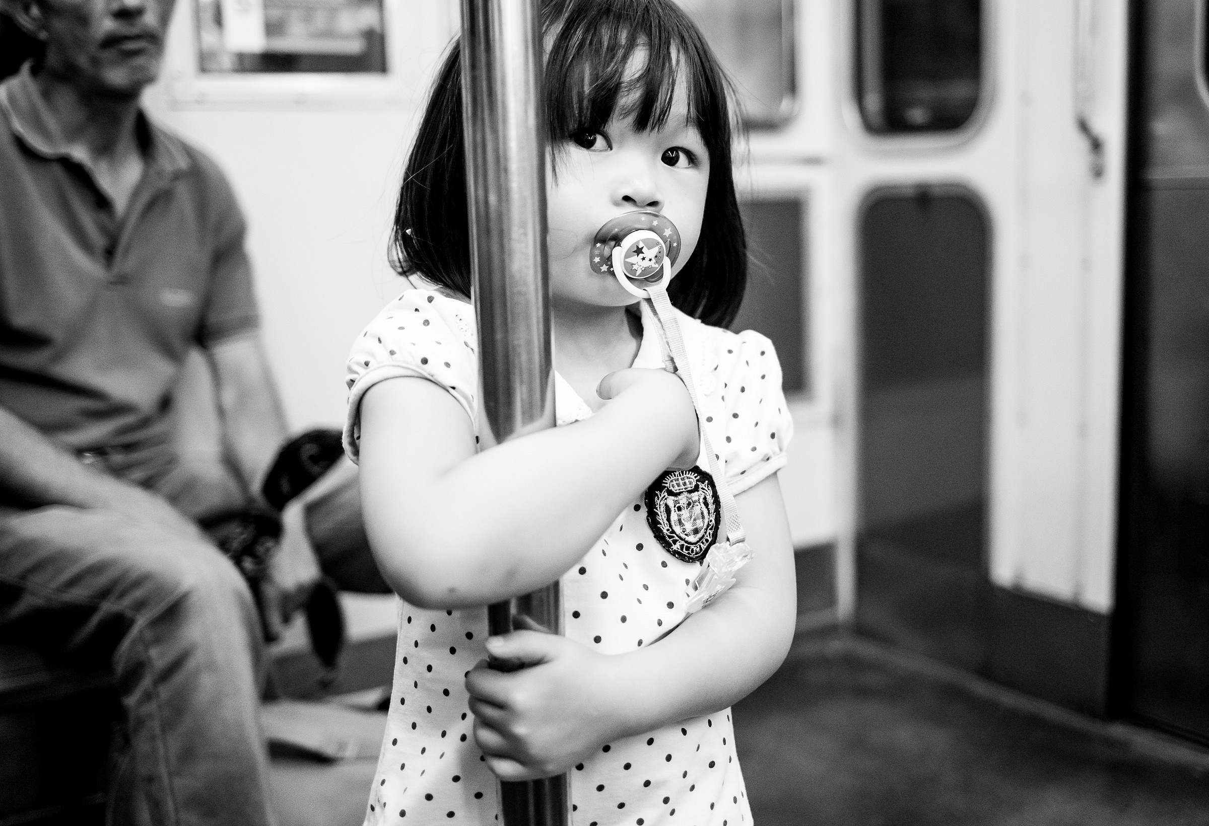 La bimba sulla Metro - Parigi