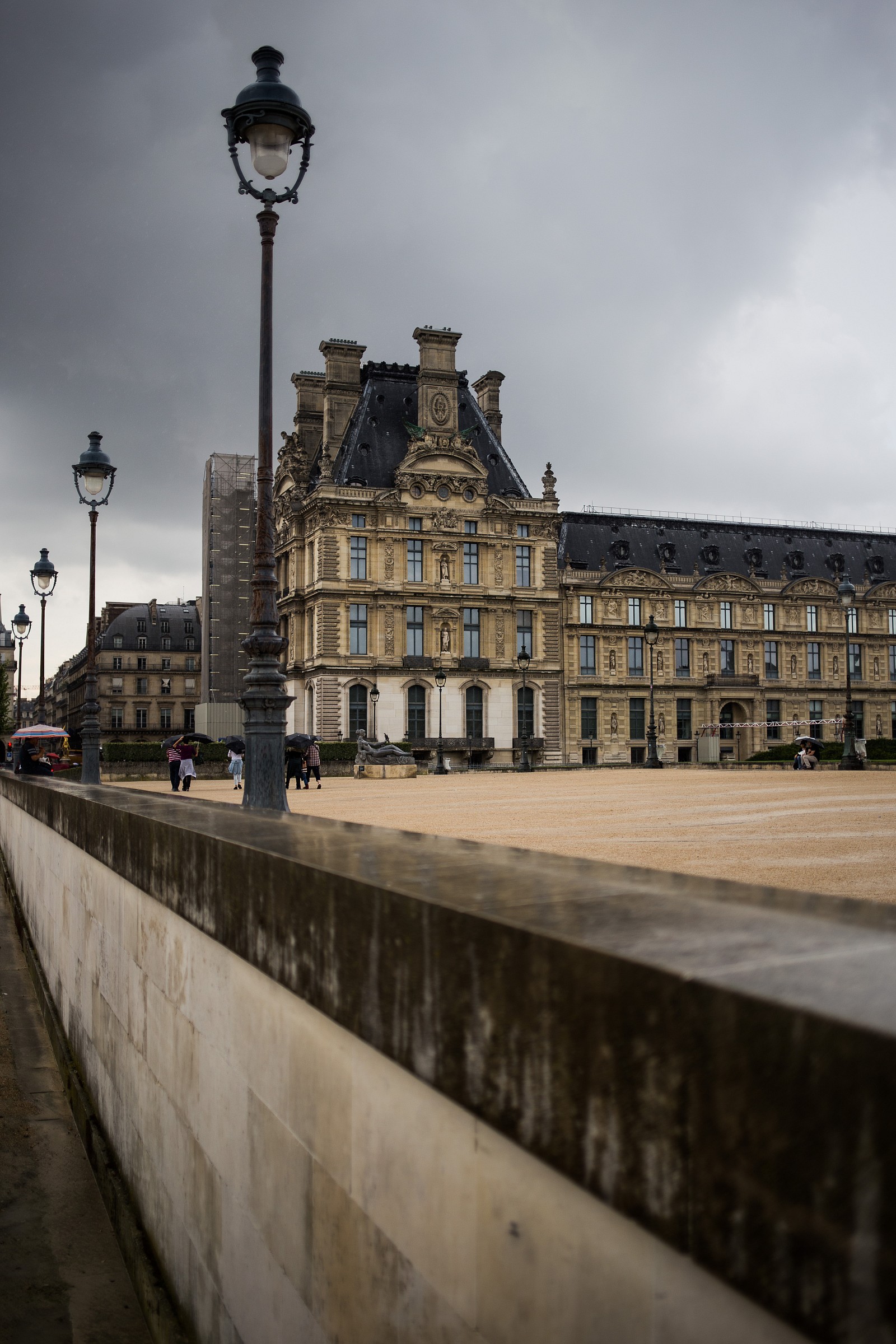 Le Louvre - Paris in the Rain