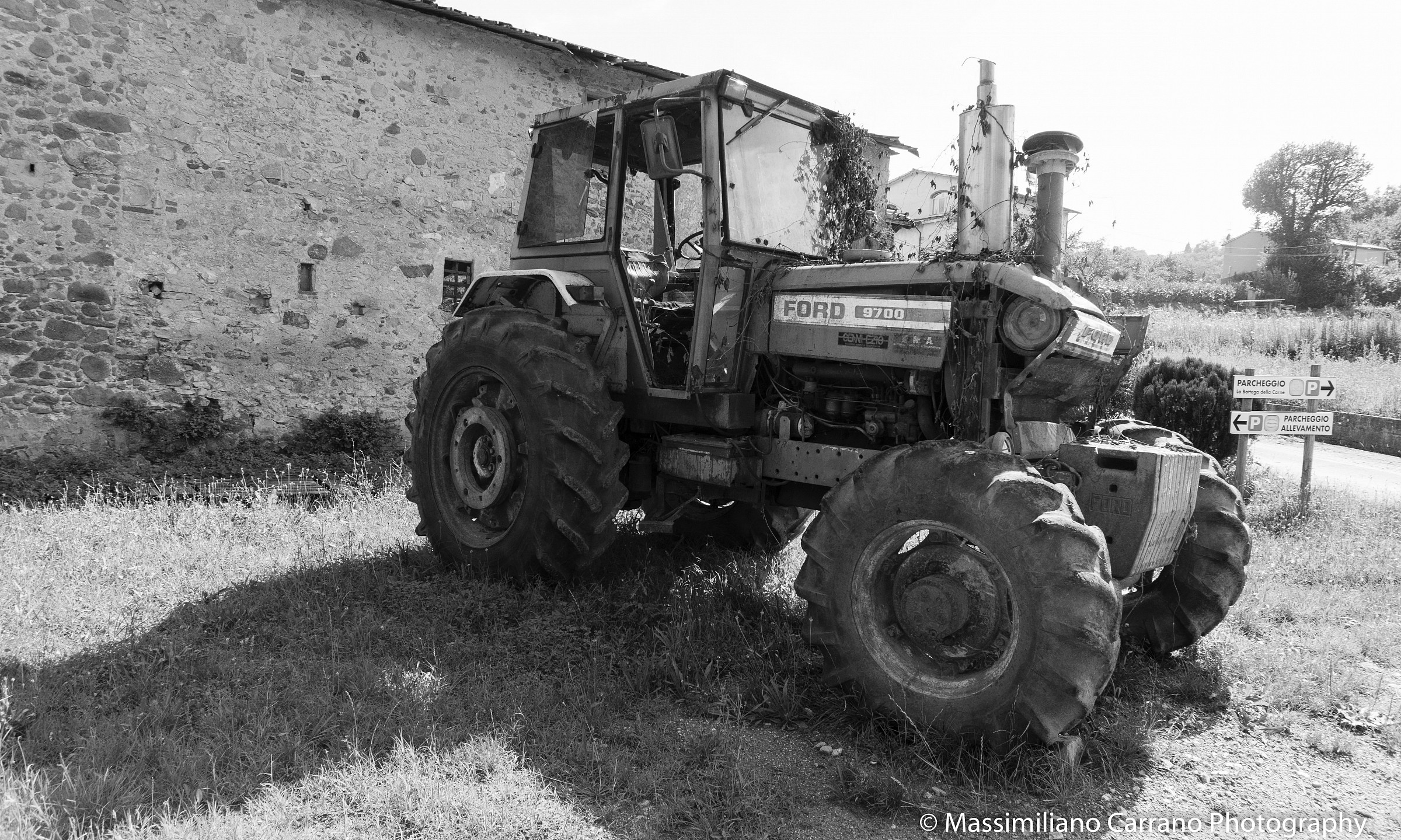 Trattore abbandonato