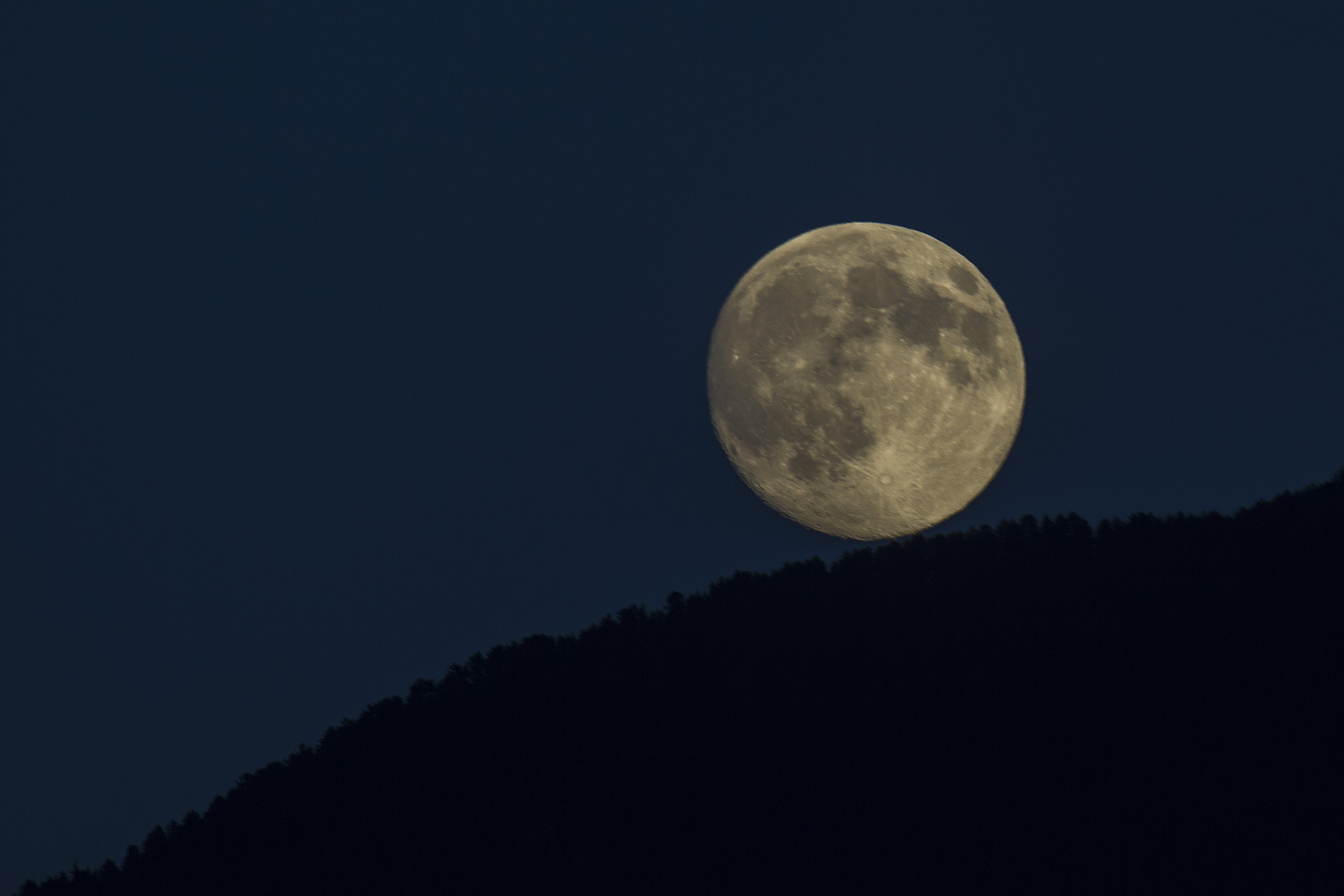 rotola giù - plenilunio di perigeo