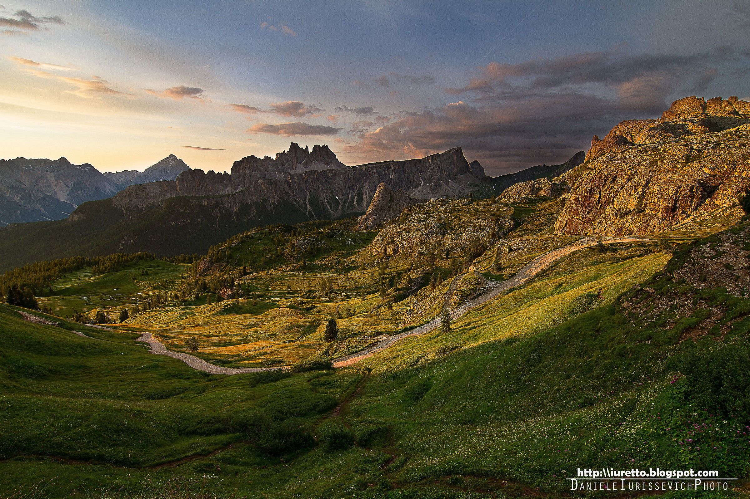 Alba sul Croda da Lago dalle 5Torri