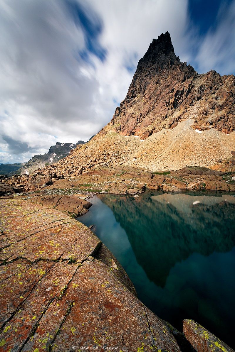 La punta della Rossa si specchia