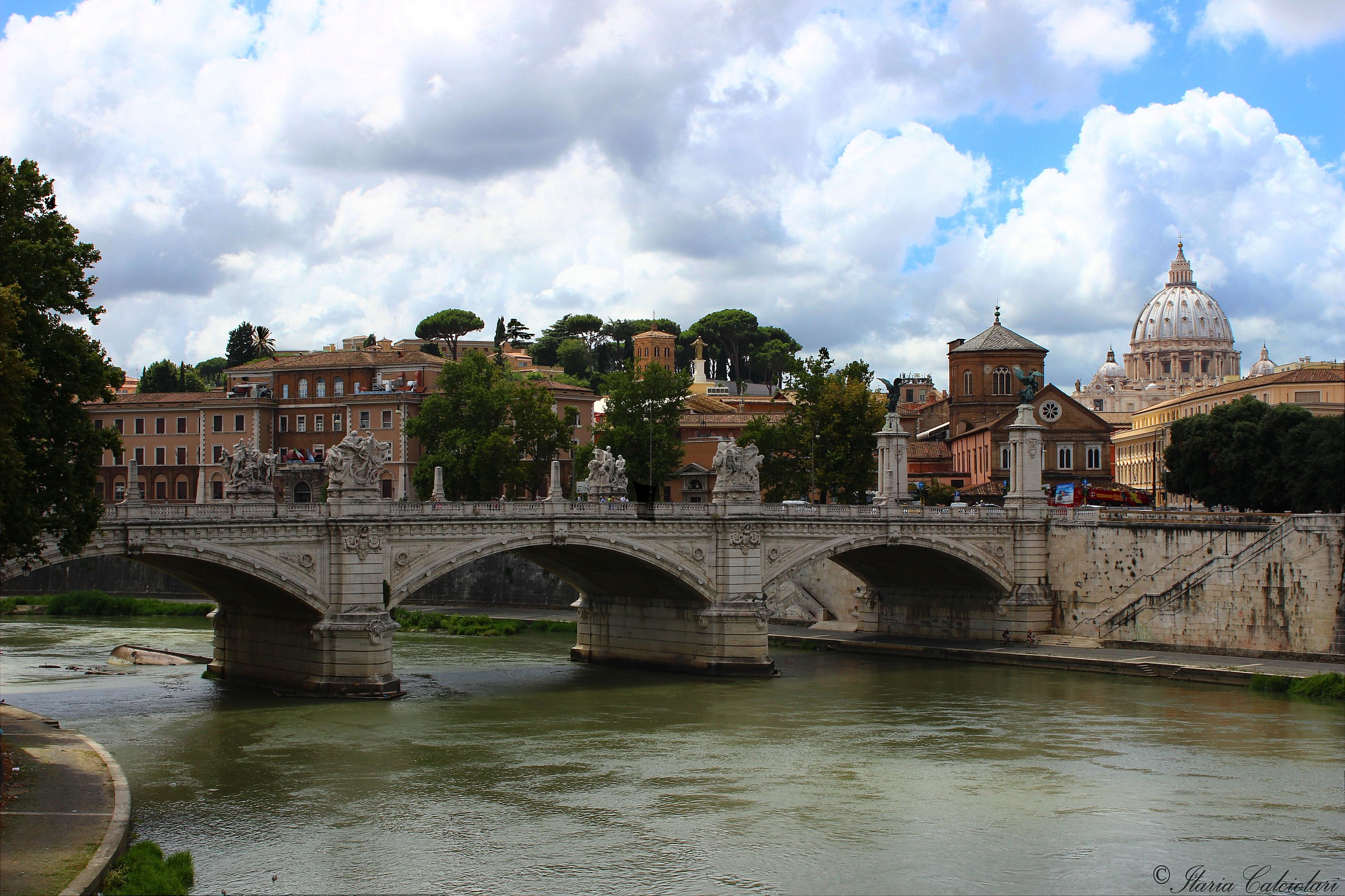 Passeggiata lungo il Tevere