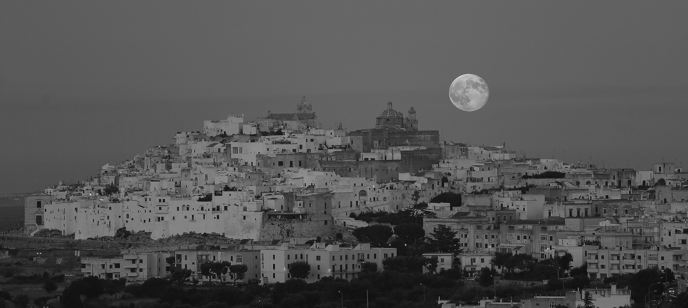 Ostuni vintage and big moon