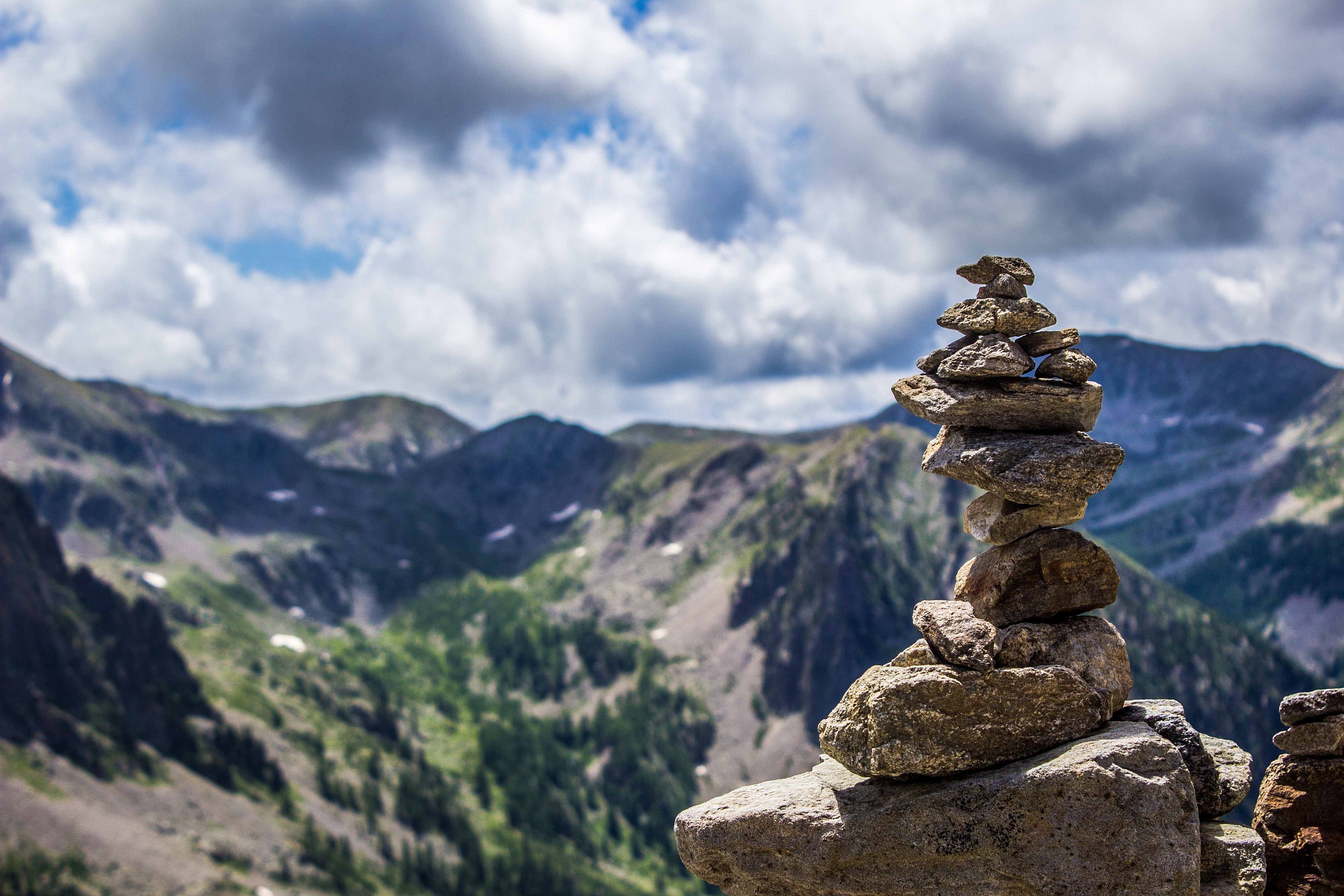 Omini lungo la sentiero