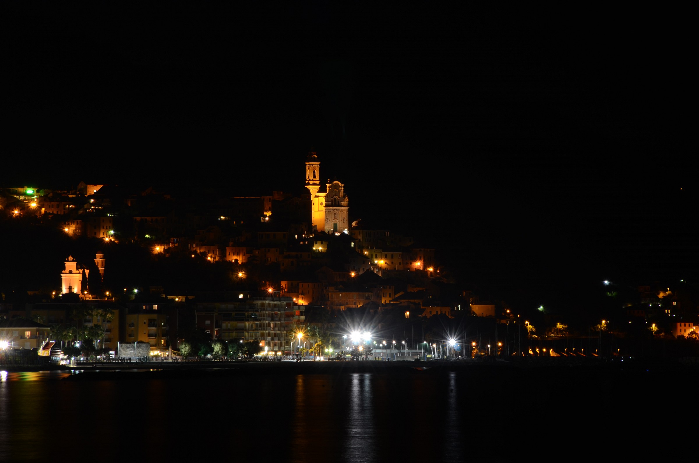 Nuvole , sole e mare