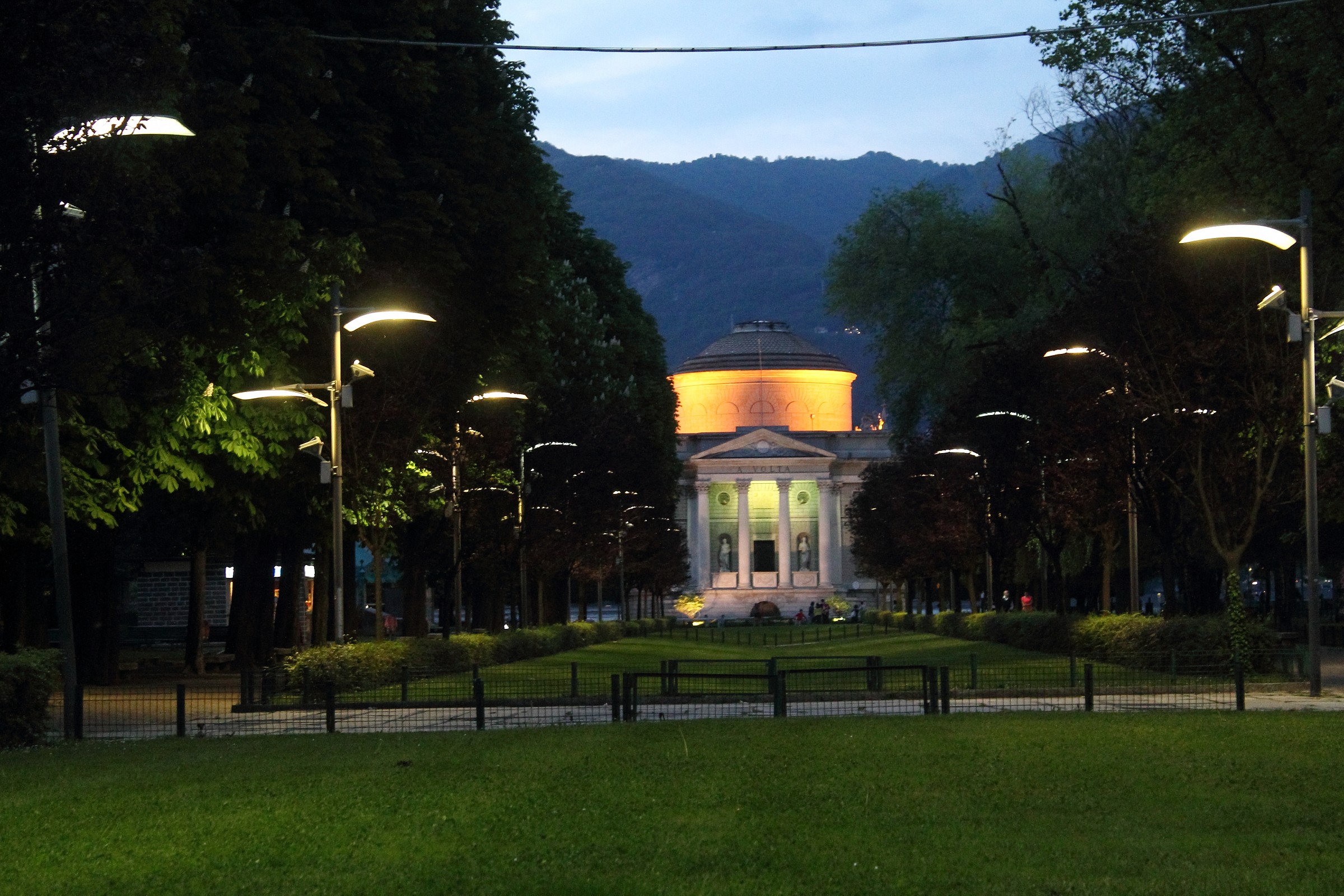 Como by night