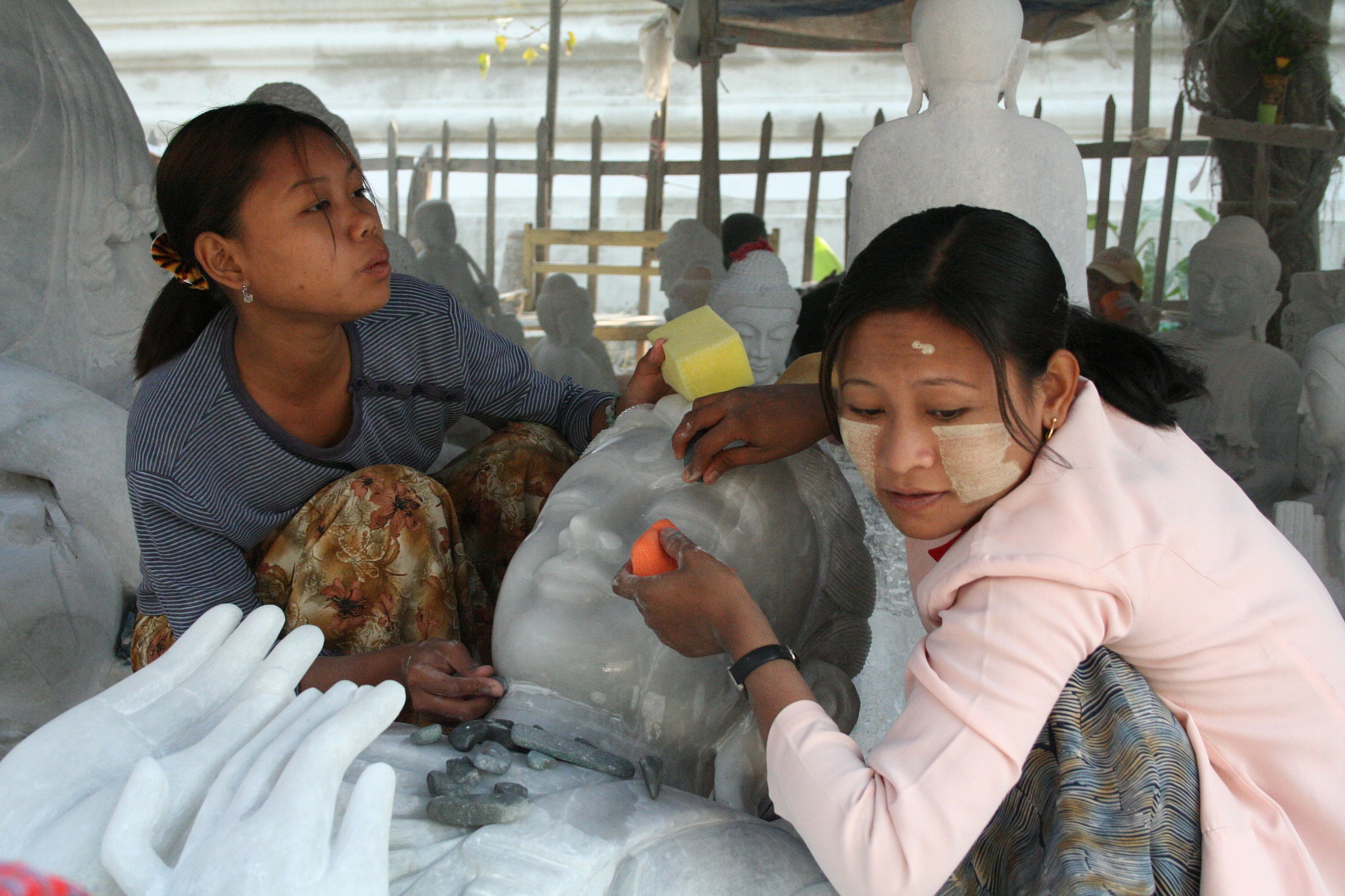 Myanmar Mandalay fabbrica statue di budda