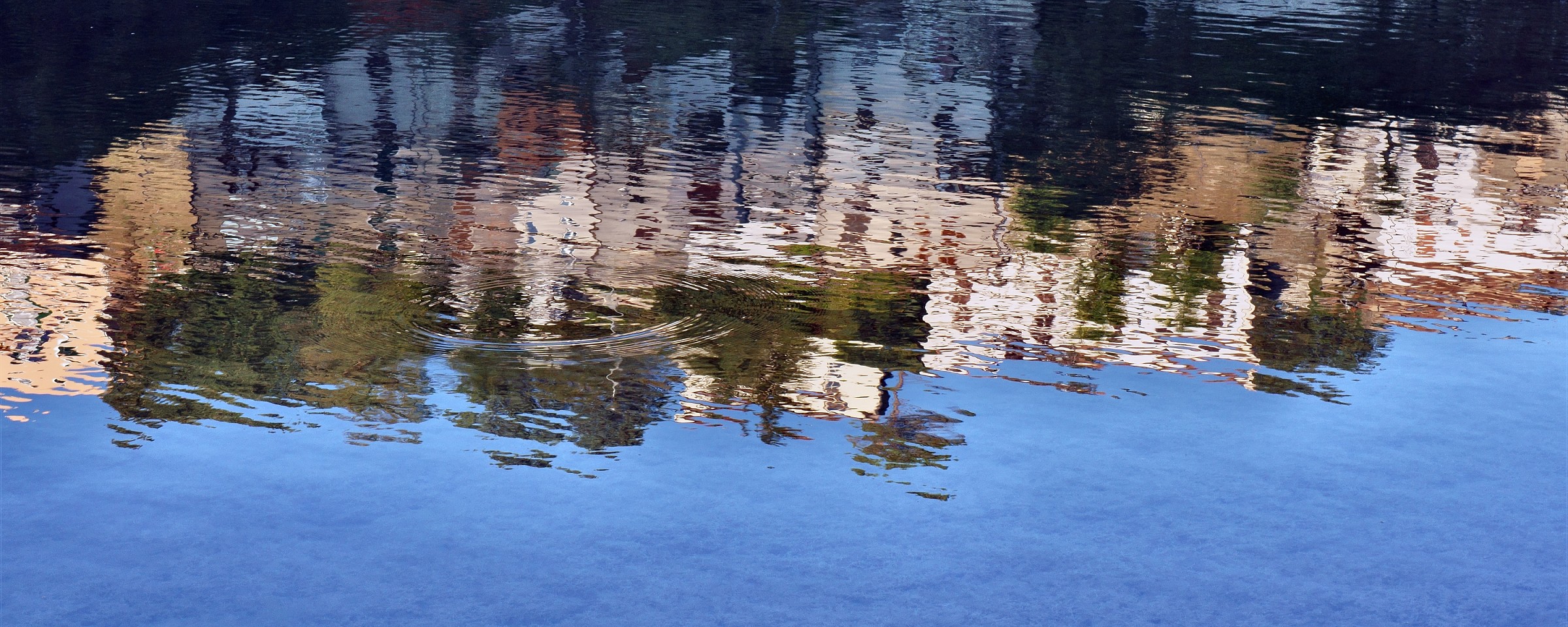 Reflection in the lake of Turano