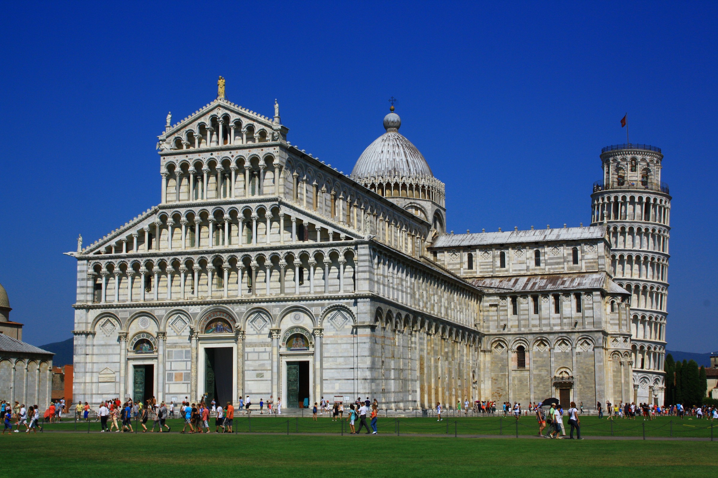 Piazza Campo dei Miracoli (Pisa) Canon EOS 1000D + 18-55
