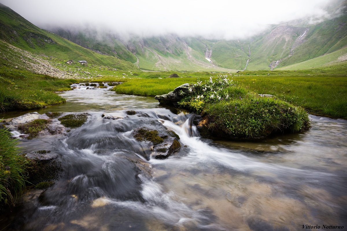 It flows like clouds