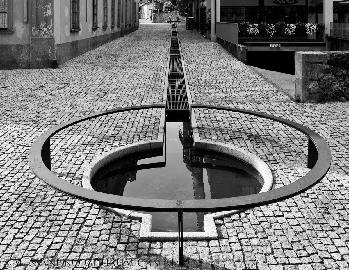 Strane fontane, Intra