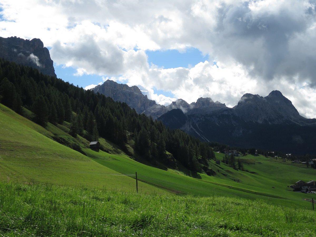 Salendo a Rudiferia: nuvole sul Lagazuoi
