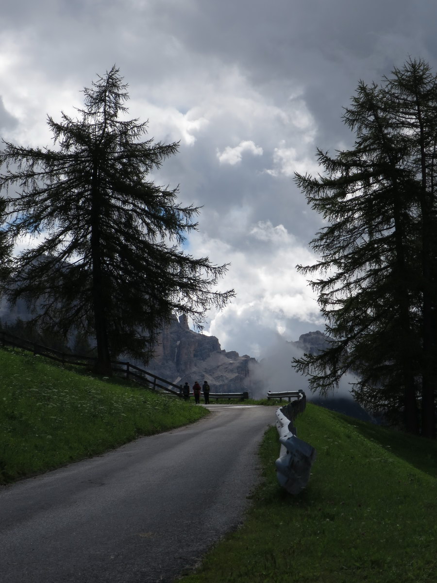 La strada. salendo a Rudiferia