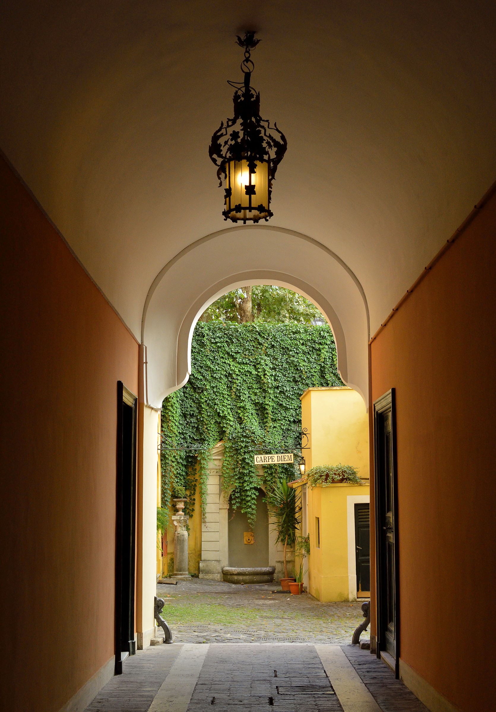 Inner courtyard Piazza di Spagna
