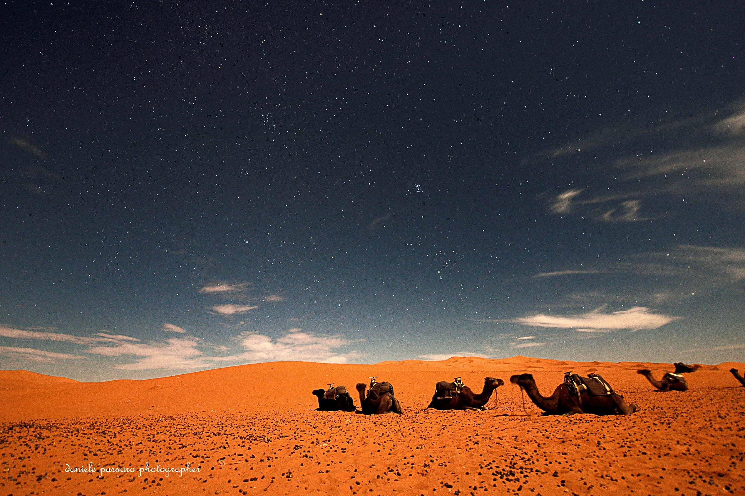 Il deserto notturno del Marocco