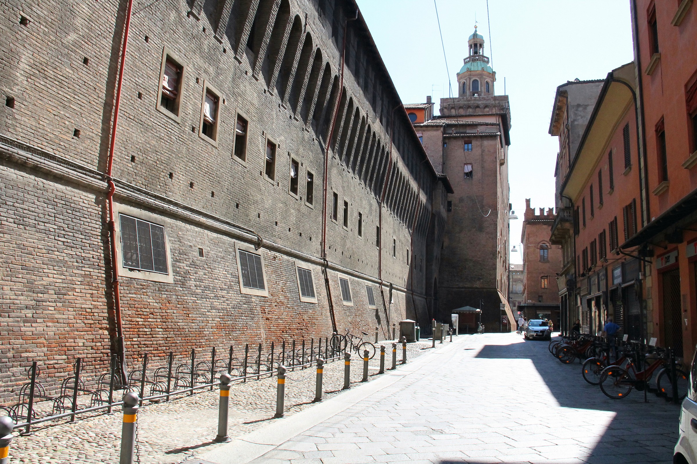 Bologna Via IV Novembre