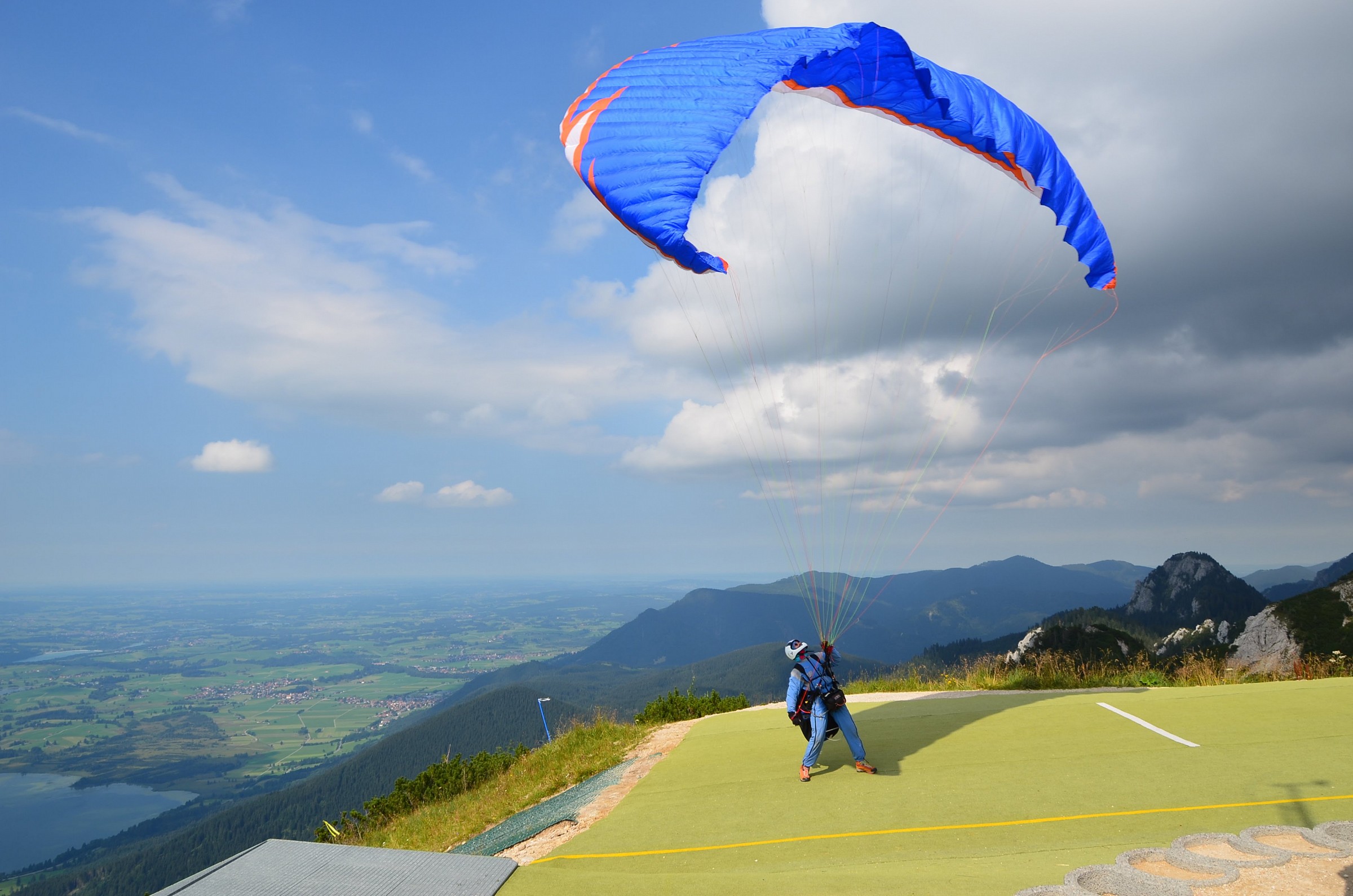 ready to fly (Tegelberg mountain in Bavaria, Germany)02