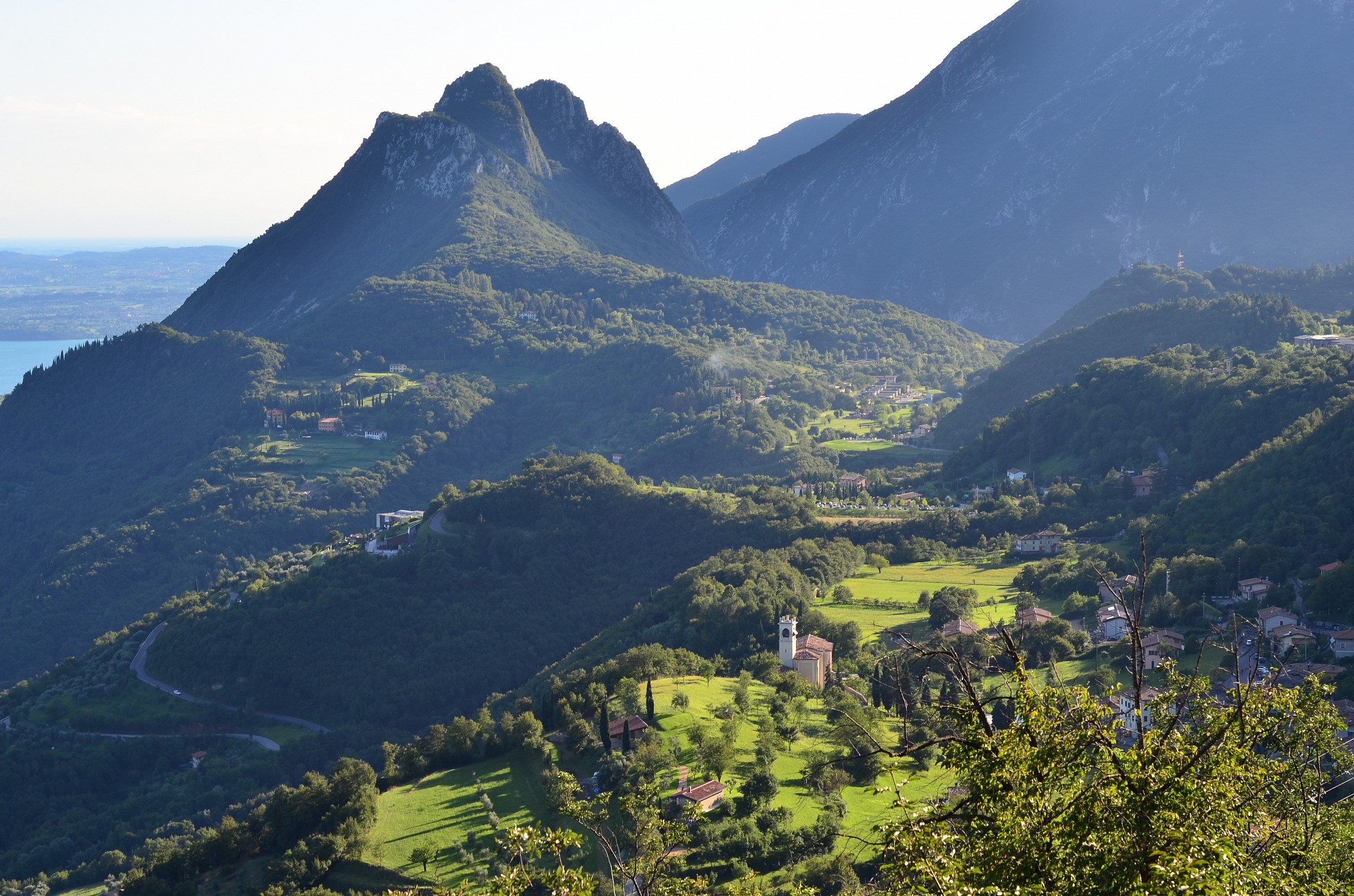 Montegargnano con Monte Castello di Gaino