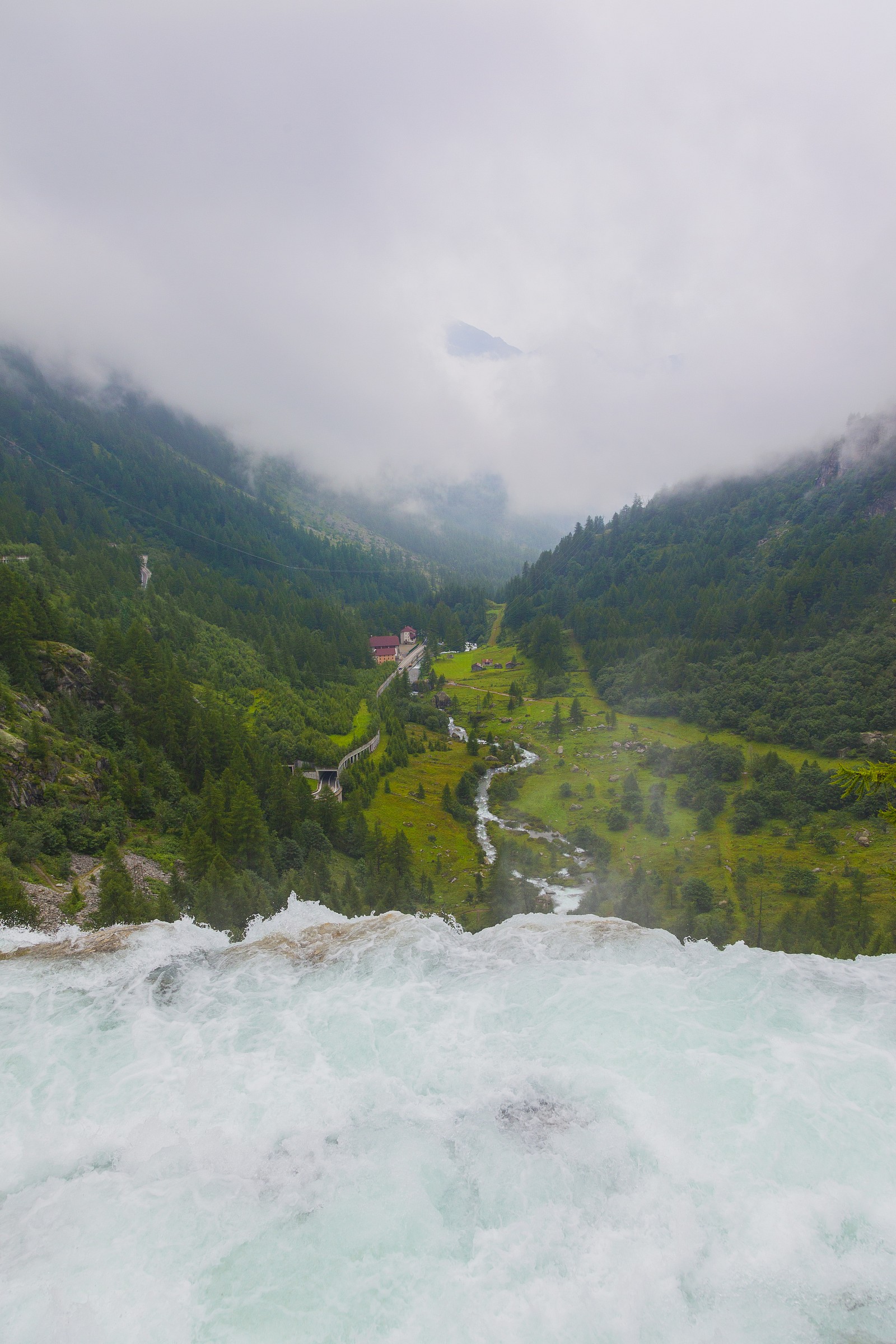 tra cascata e nuvole