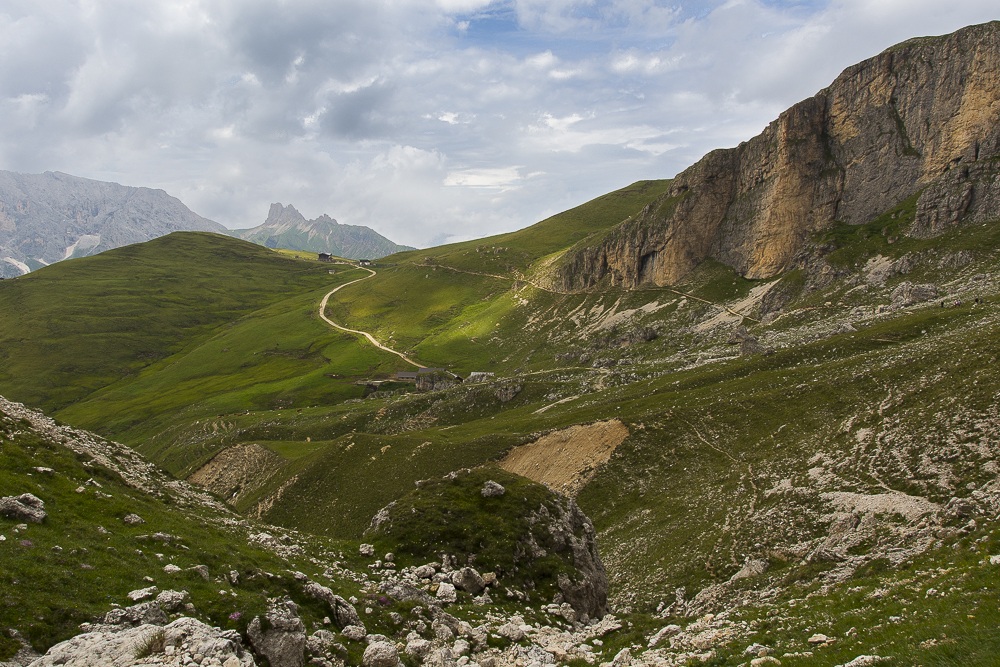 From the refuge Pertini to Sassolungo