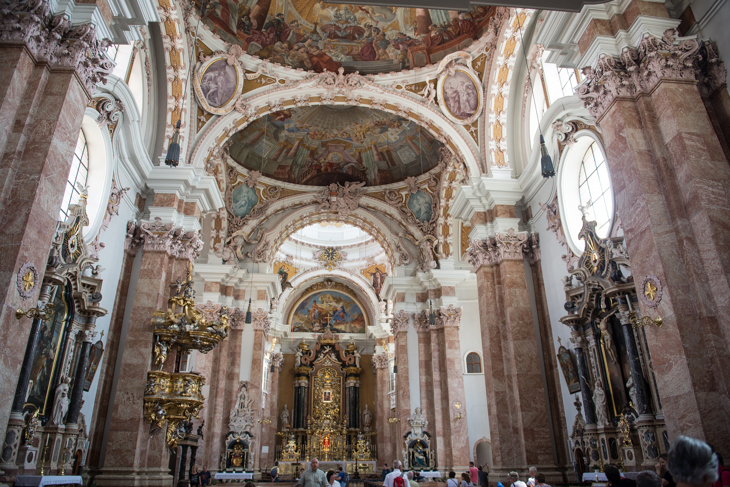Interno del duomo di Innsbruck