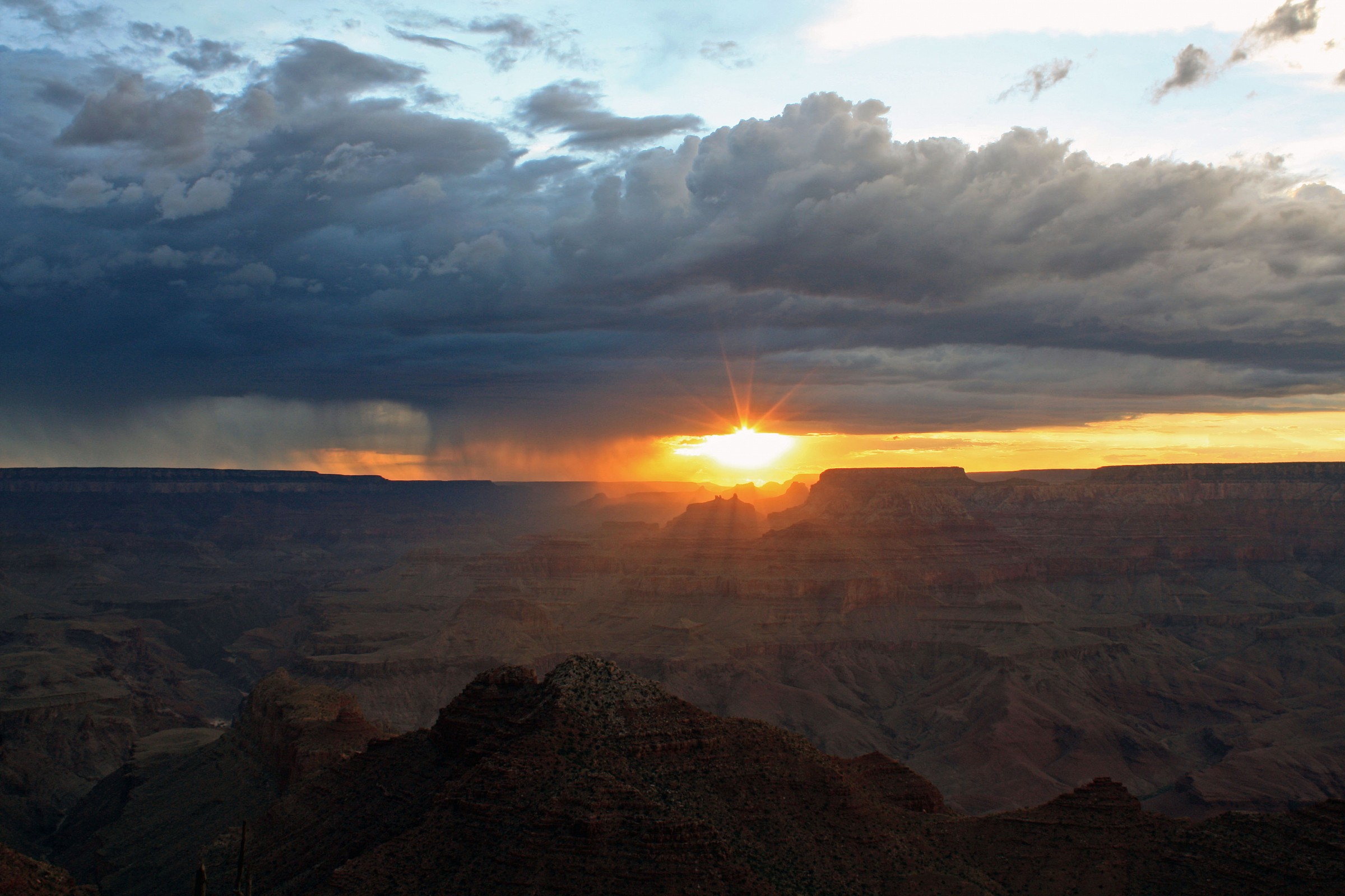 Tramonto con temporale