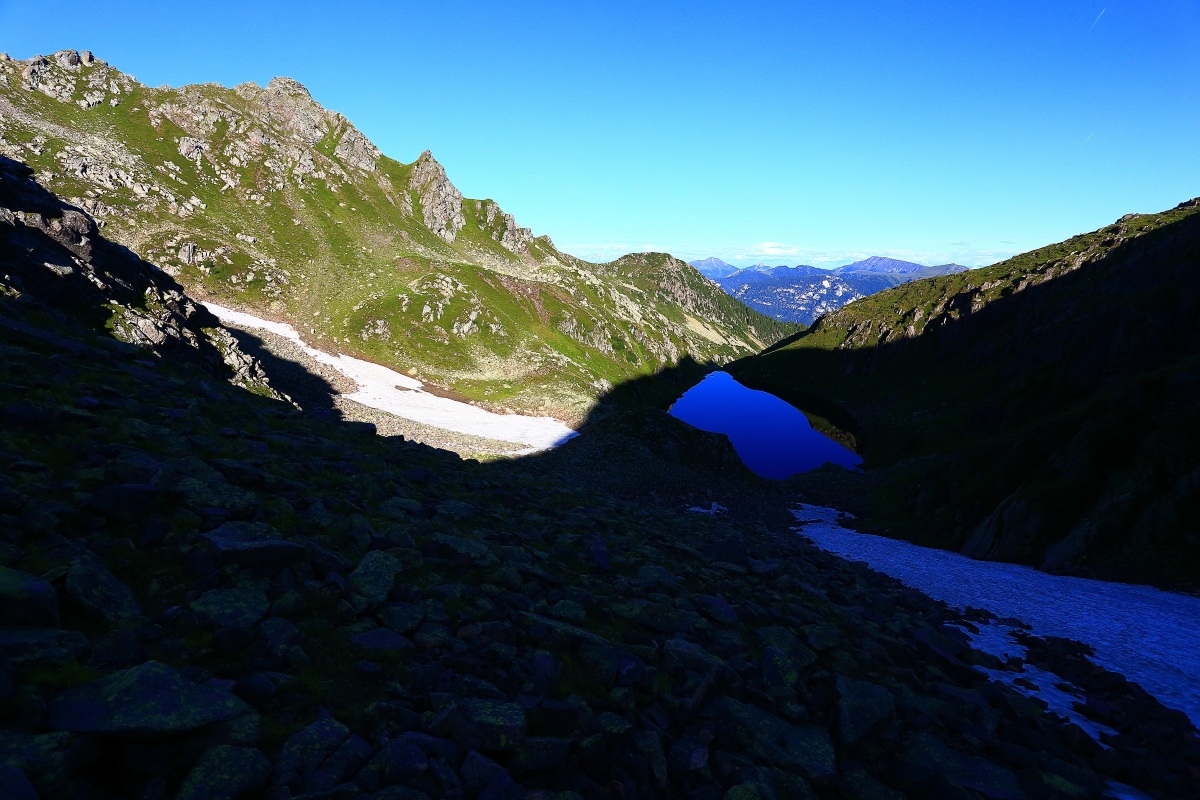 Fra luci ed ombre il lago Brutto (Catena Lagorai)