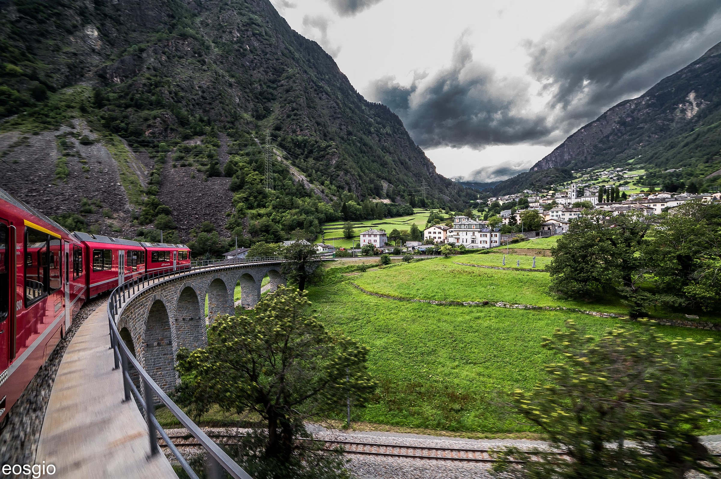 Treno Rosso Del Bernina