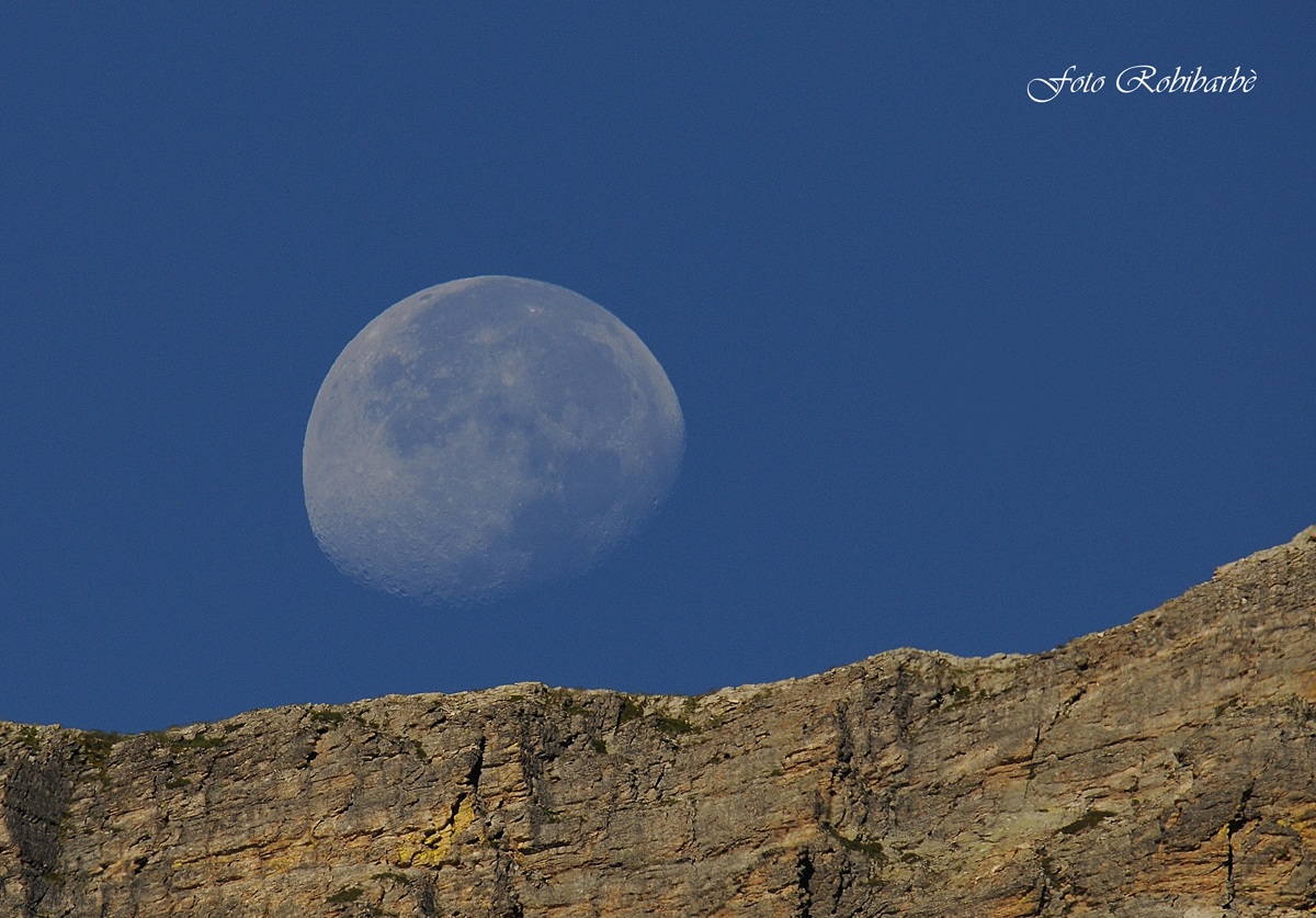 Cala la luna sul monte....