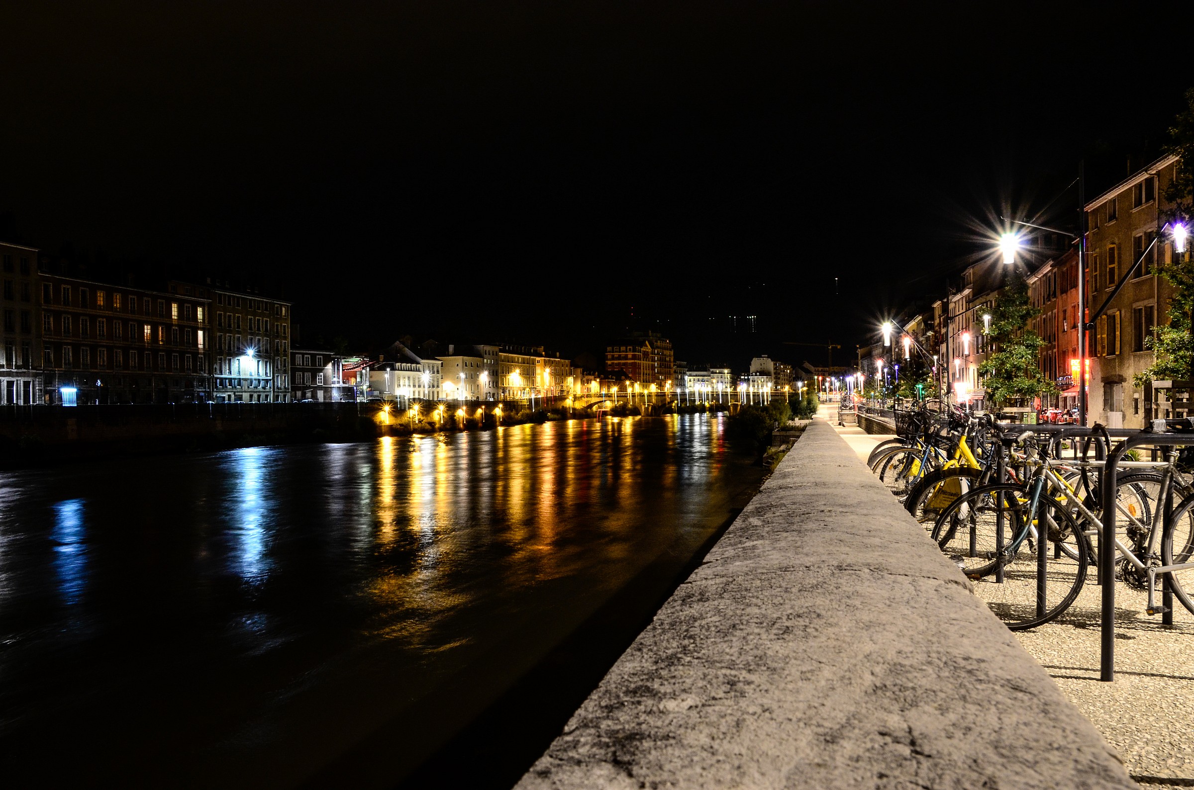 Grenoble- Nightclubs along the Isère