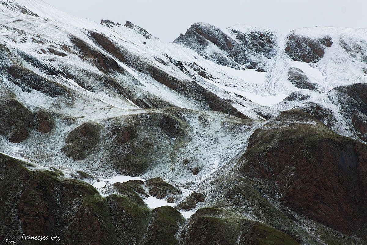 Sprinkle powdered sugar on Val ×ux