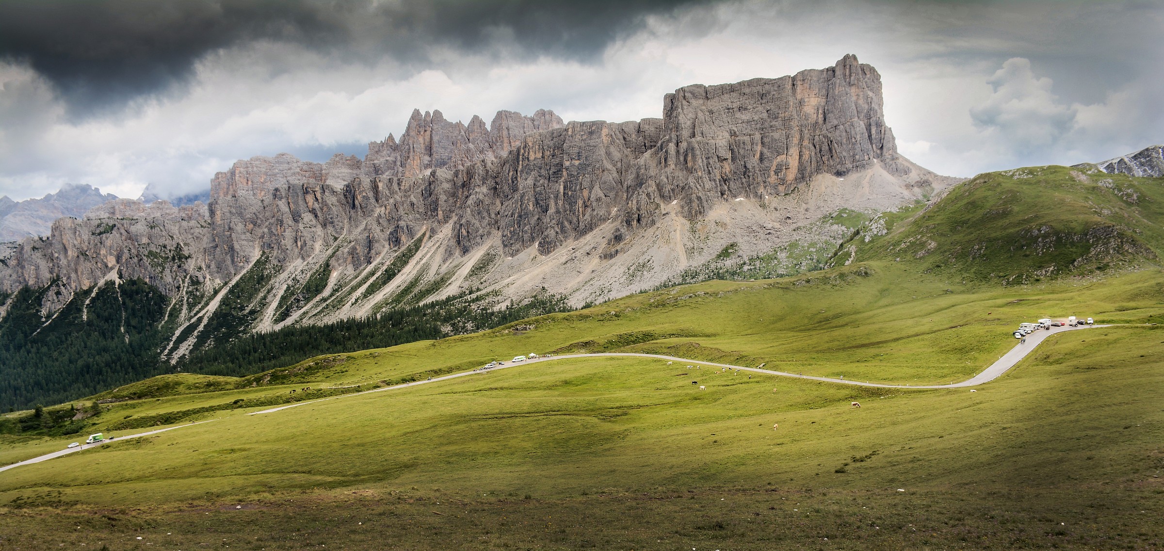 la strada nella valle