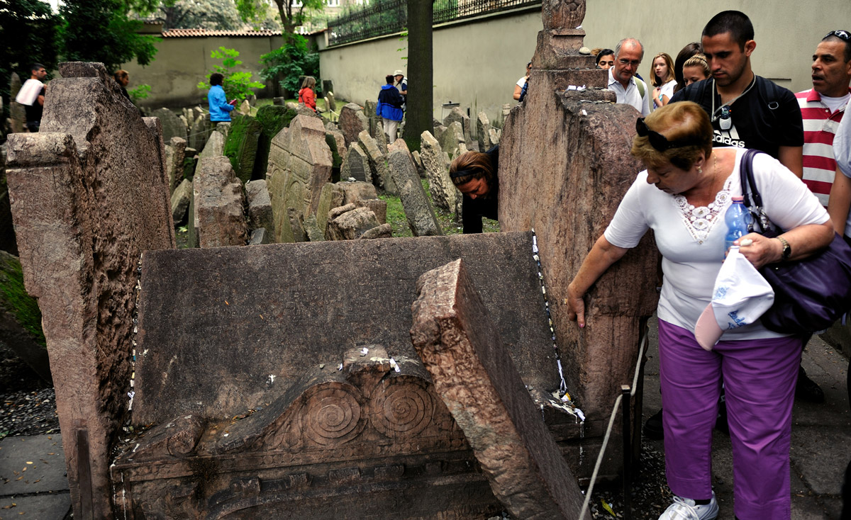 the grave of Rabbi Low