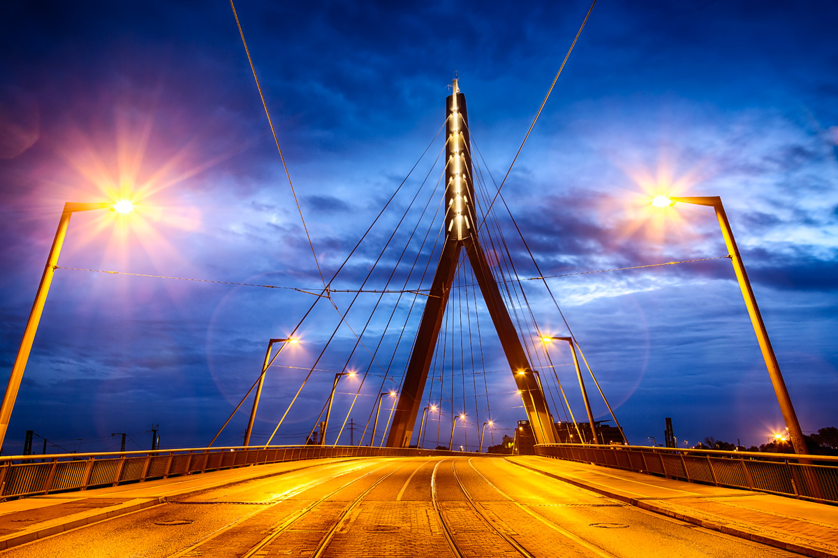 The bridge in the blue hour