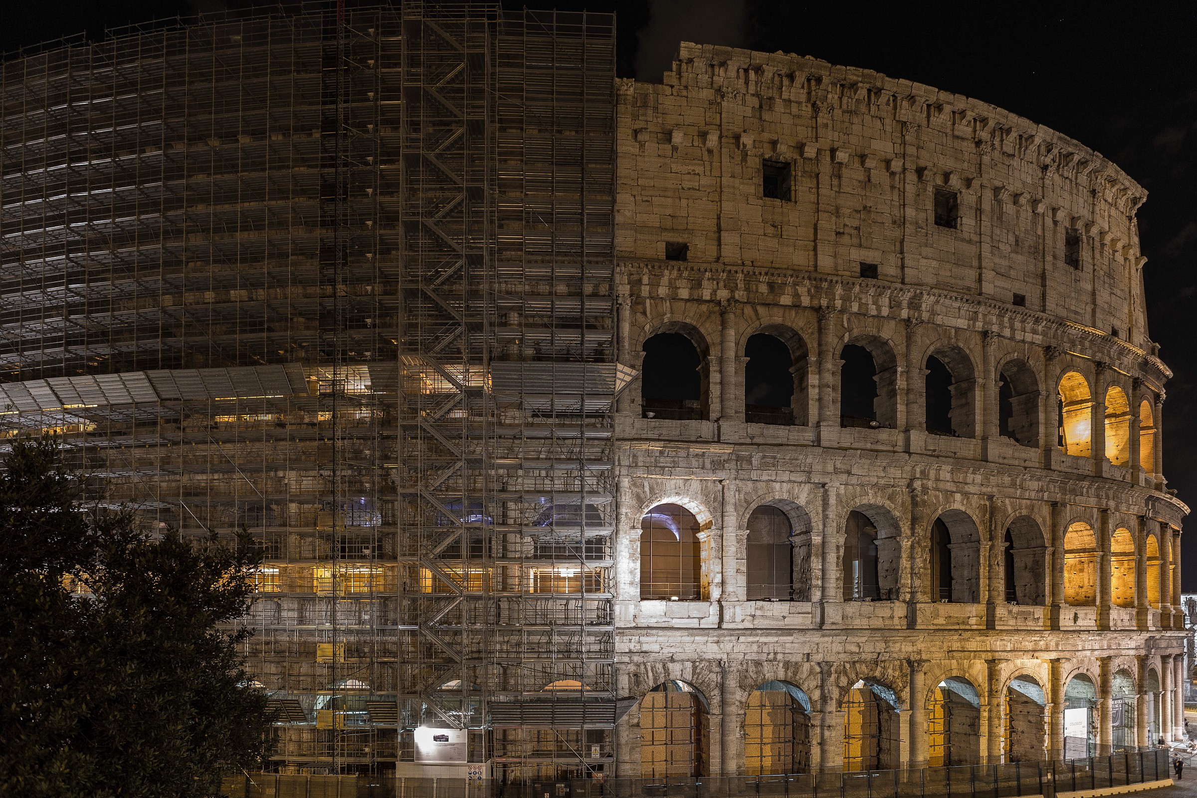 Colosseo1 by night