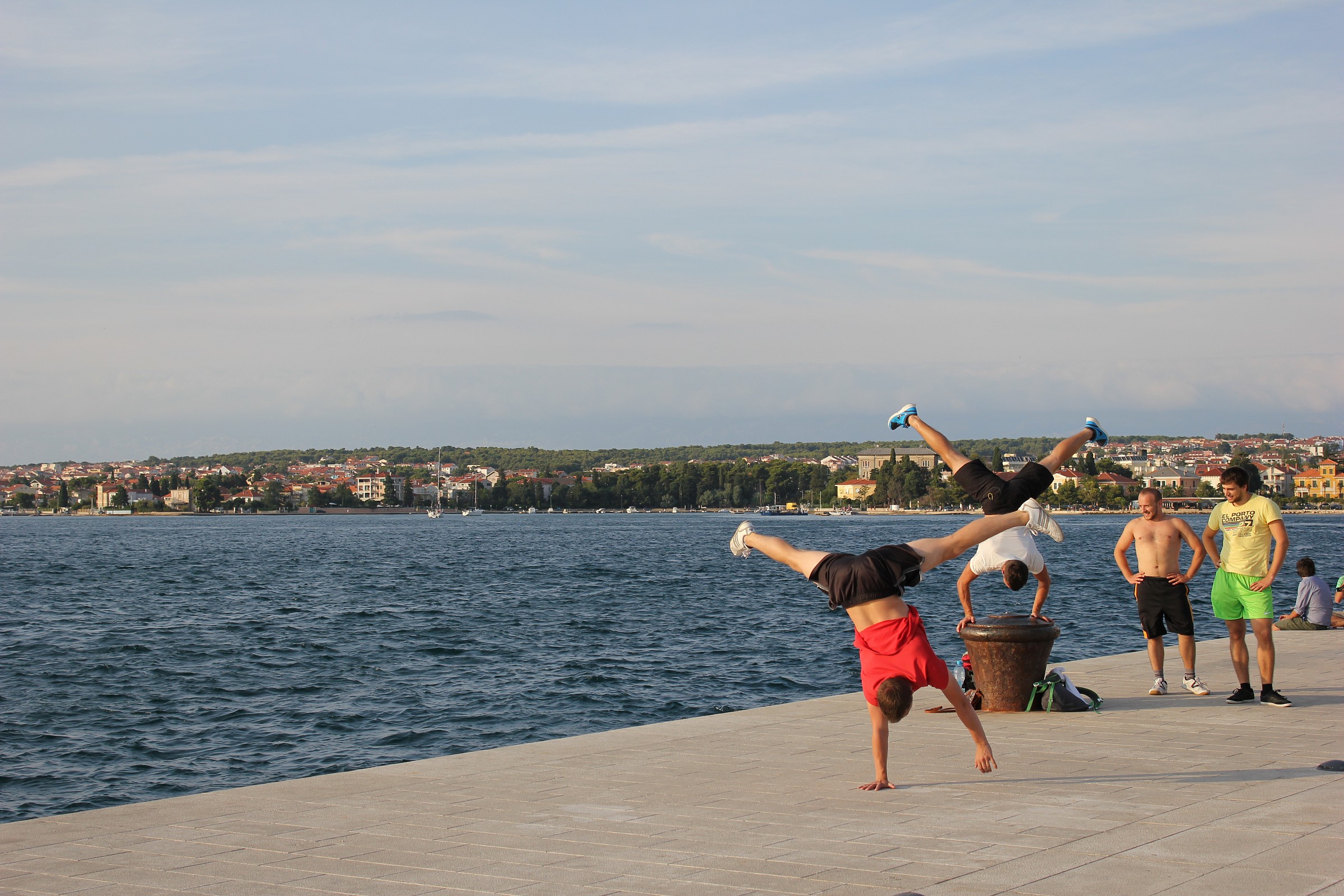 acrobazie in riva al mare 1