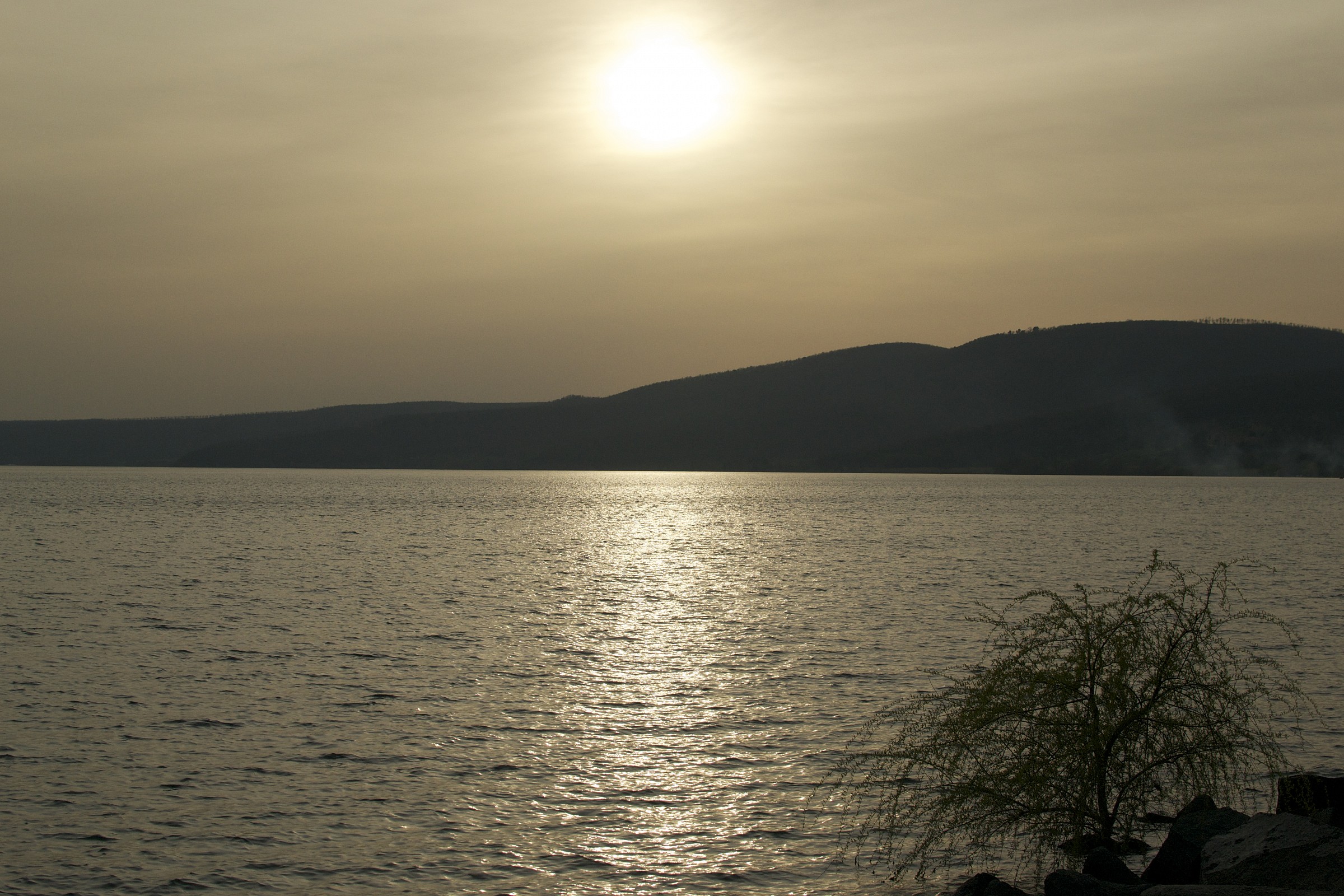 tramonto sul lago