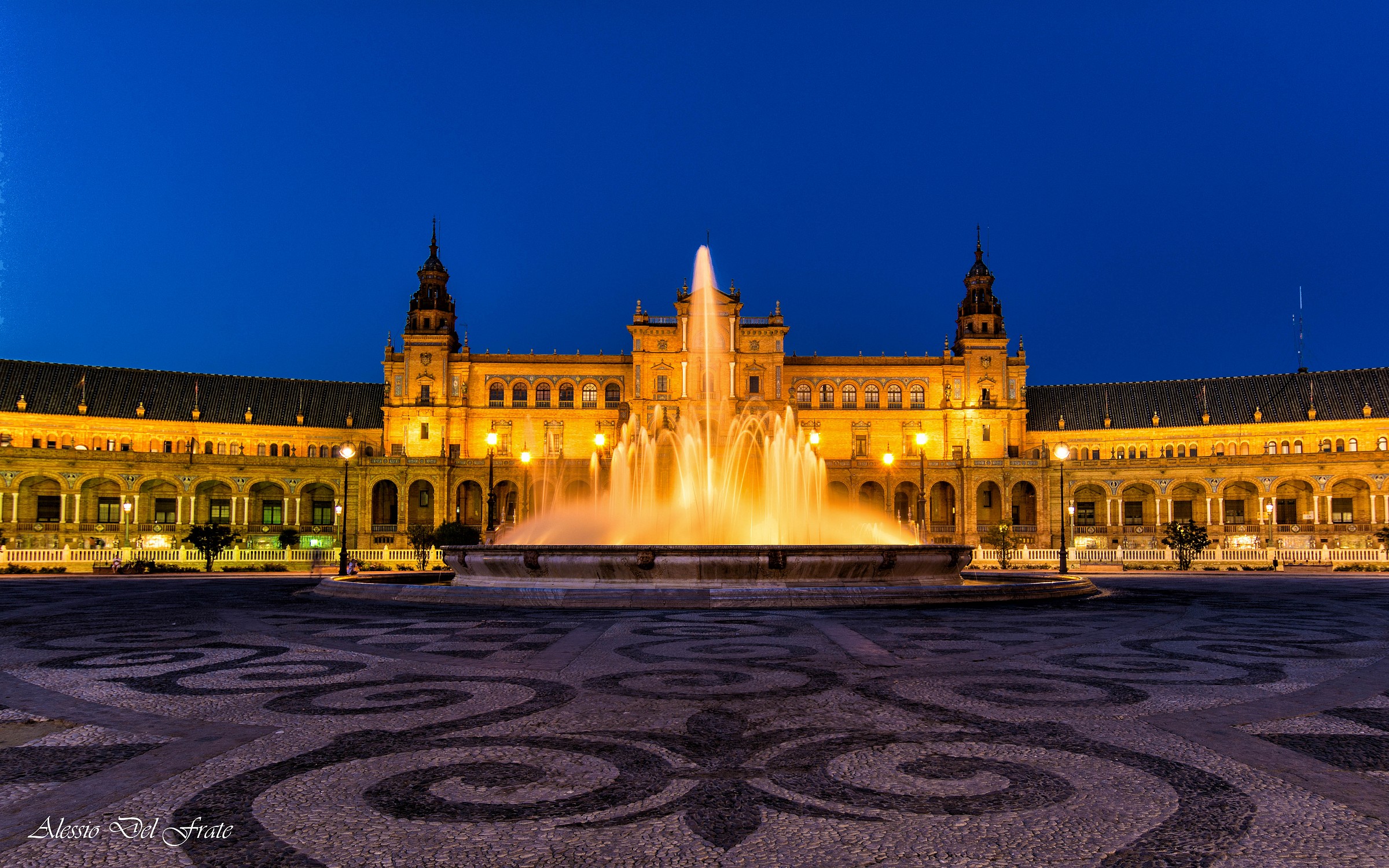 Piazza di Spagna ora blu