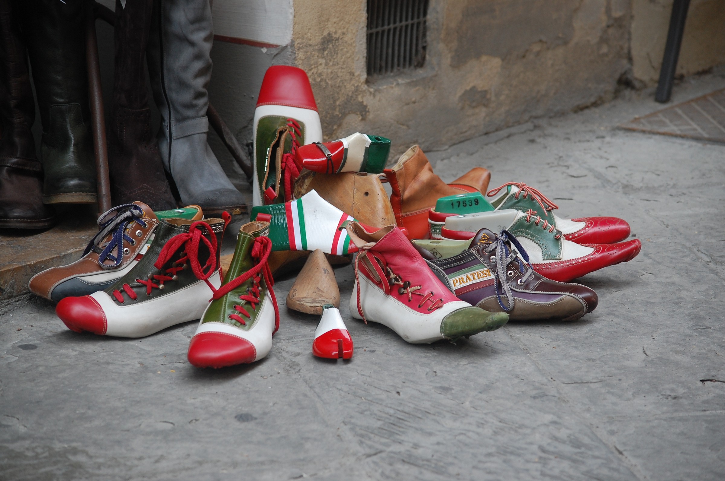 Leather "cursed Tuscans"