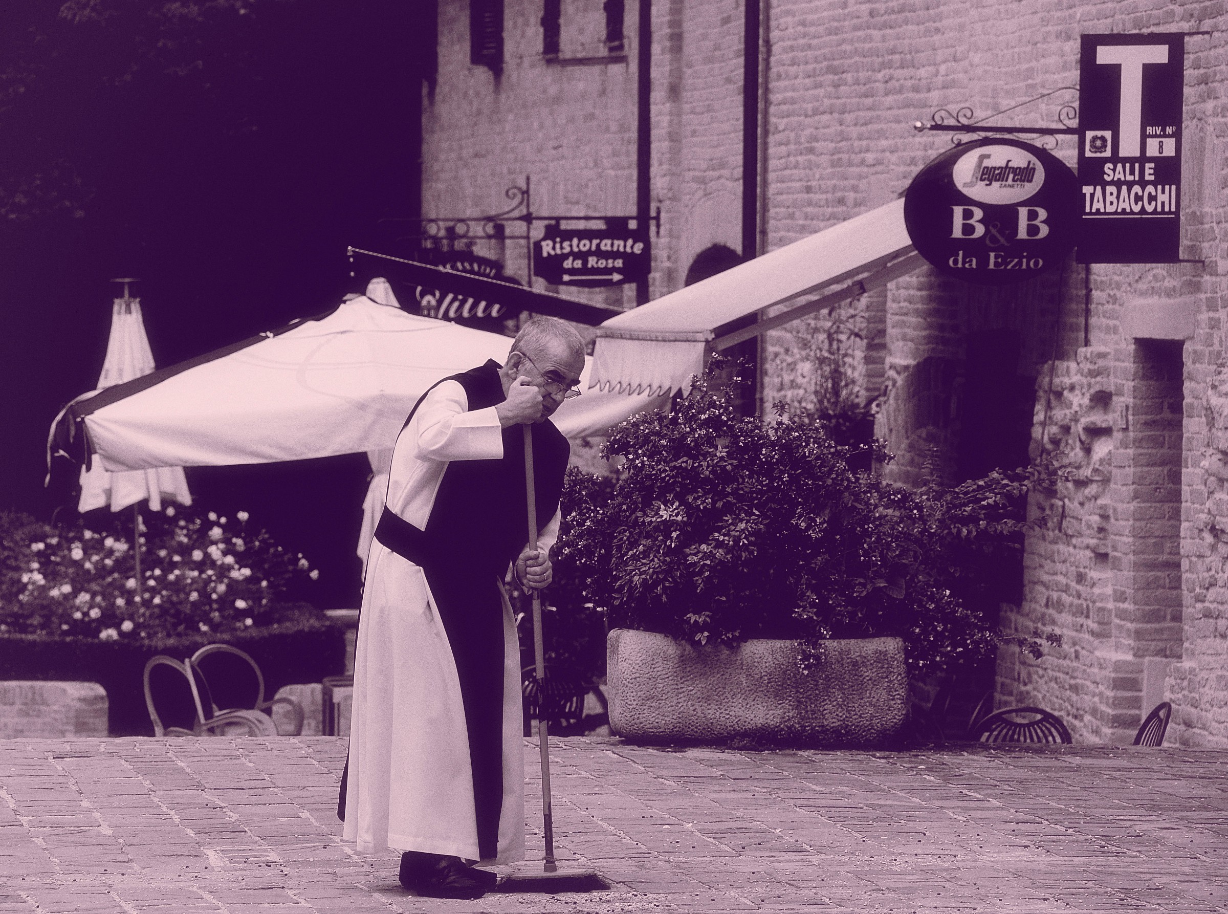 Il semplice lavoro del monaco...