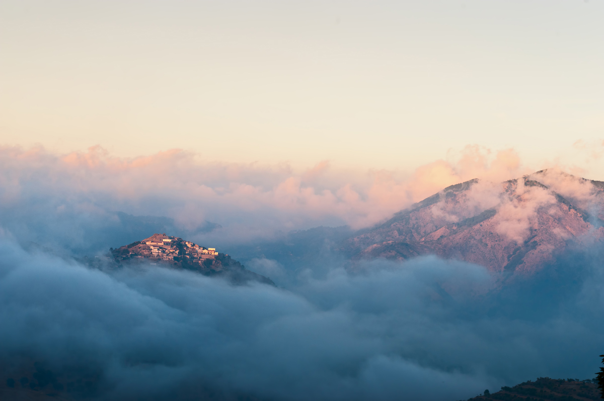 roccaforte del greco tra la nebbia