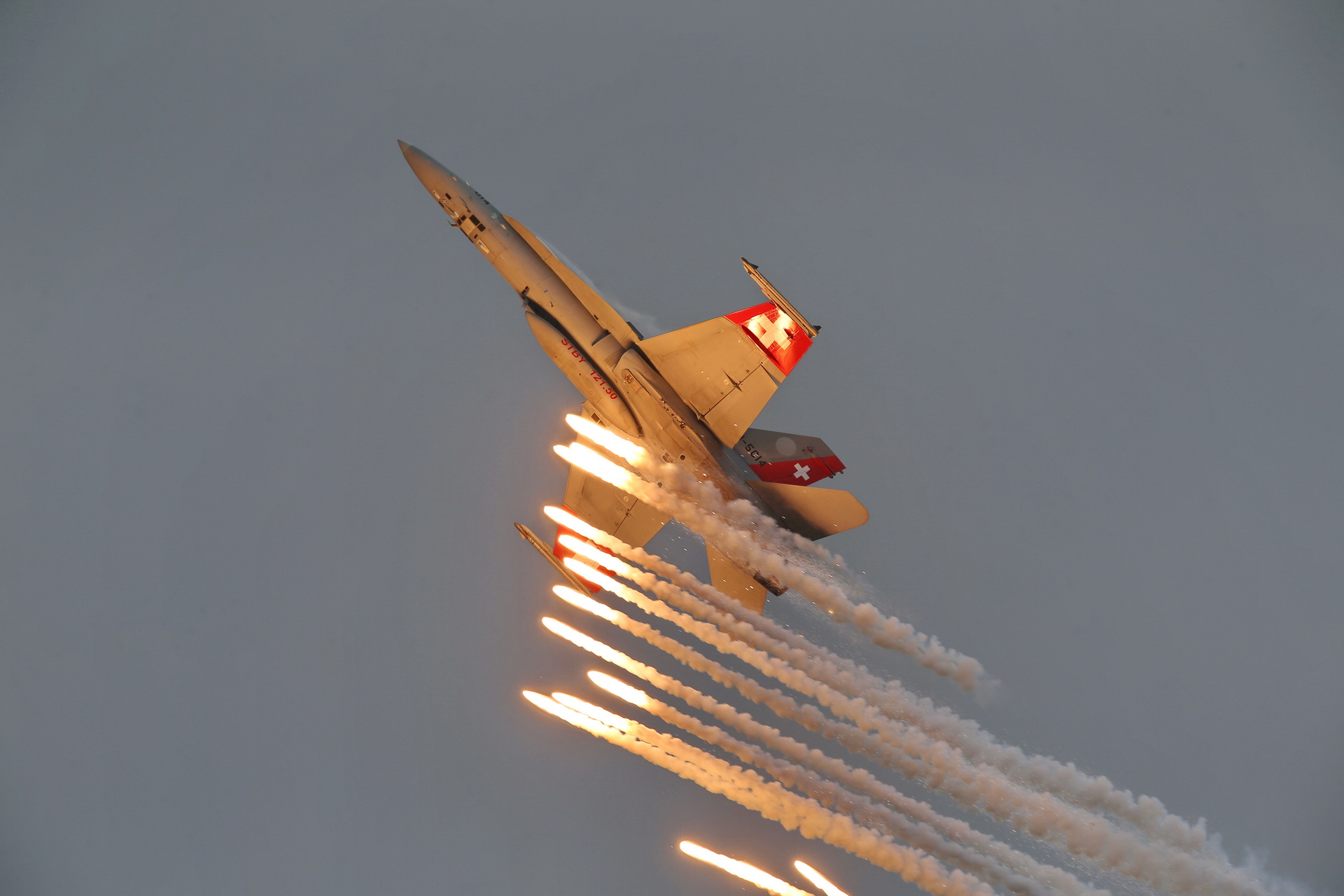 Flares F18