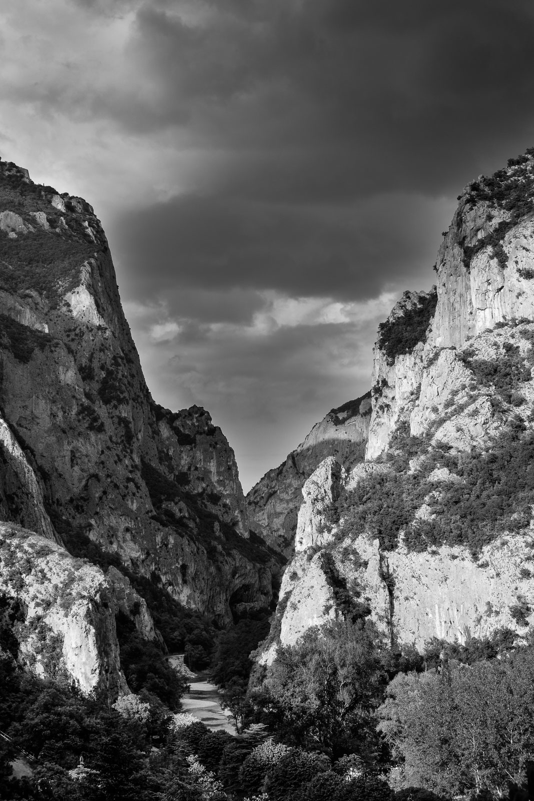 Nuvole minacciose sulla Gola del Furlo