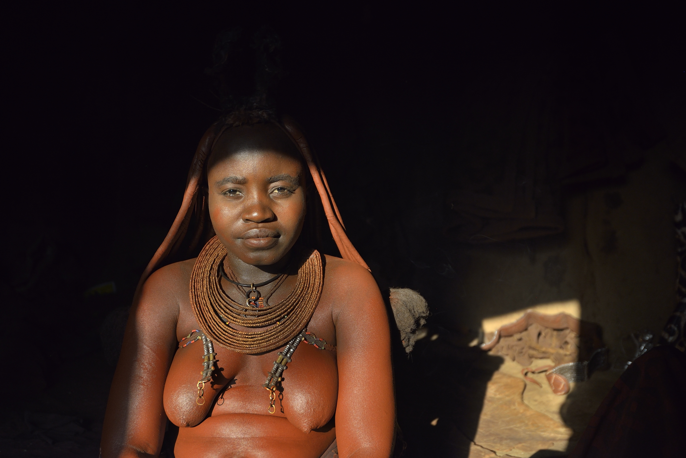 Ovamboland - Donna Himba nella sua capanna