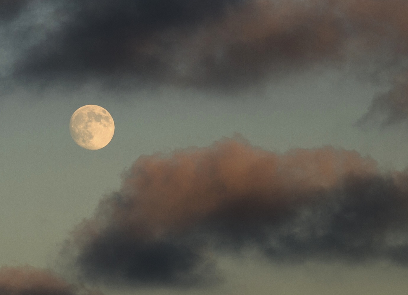 tramonto pioggia e luna