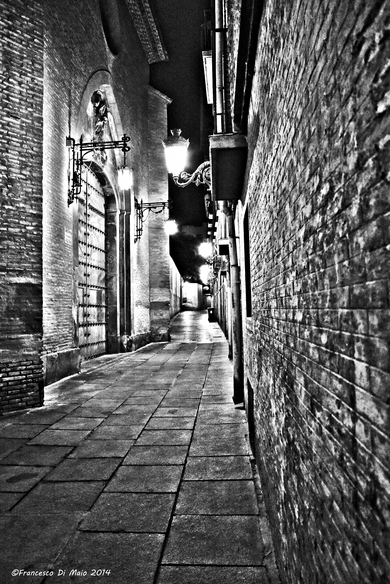 silence of the night in Zaragoza